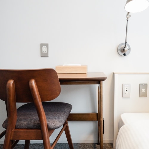 Single room desk
