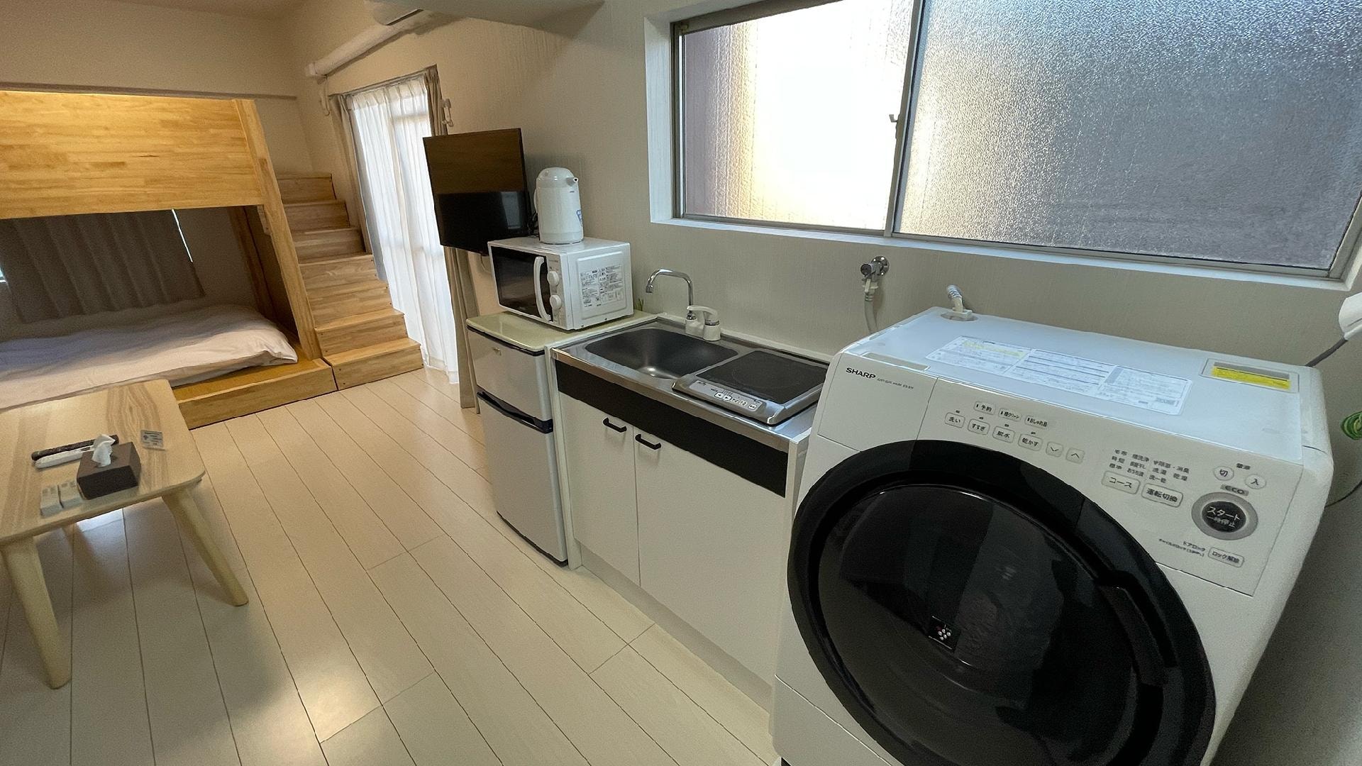 [Non-smoking] Renovated twin room with automatic washing machine (2 bunk beds)