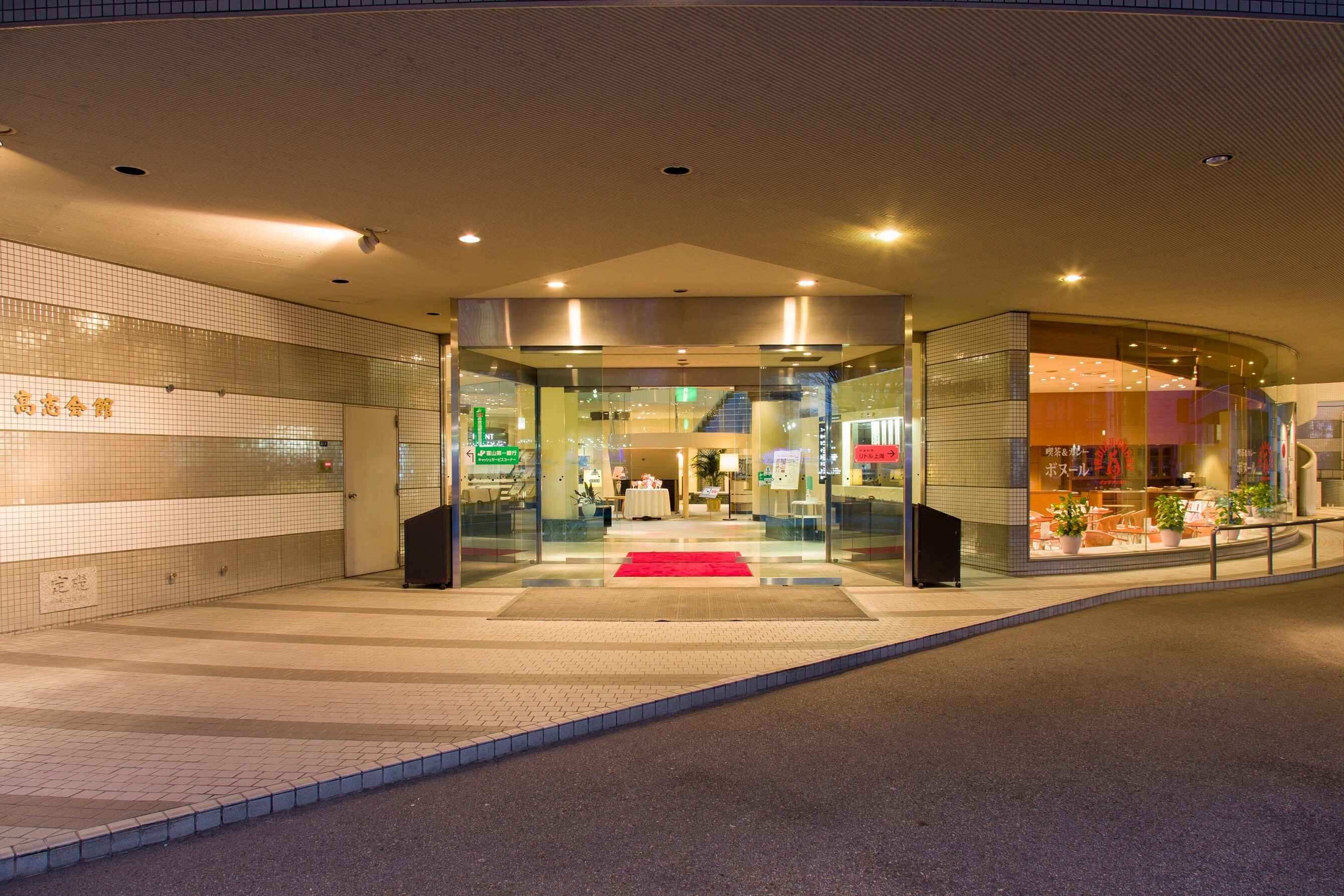 Appearance_entrance