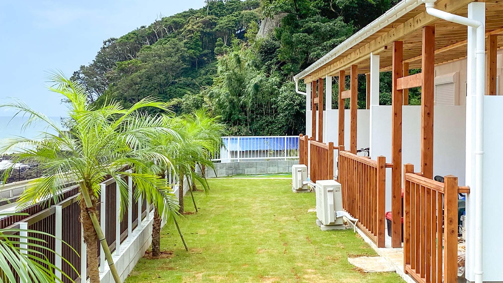 ・伊豆白滨的一组小屋。海景