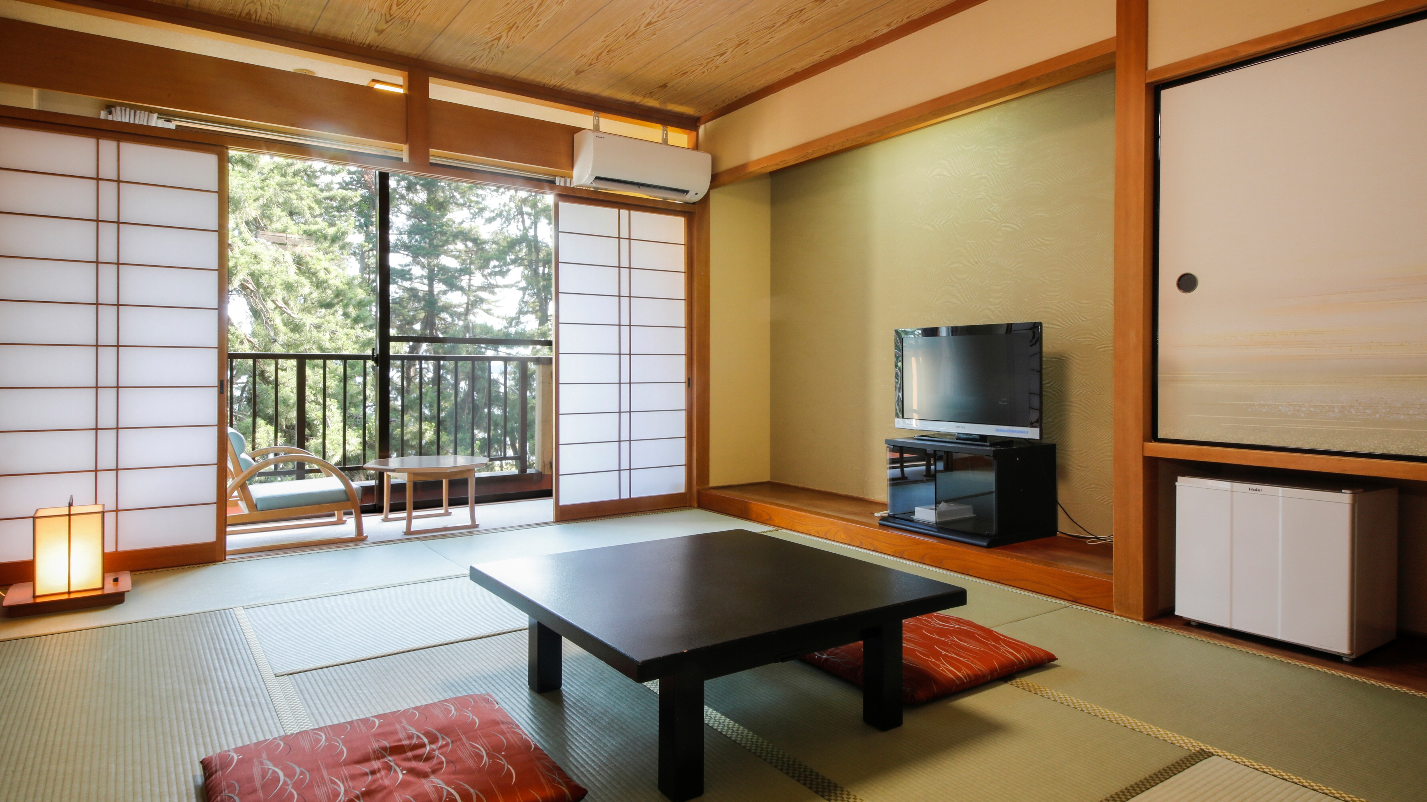 Main building guest room Japanese-style room 12 tatami mats