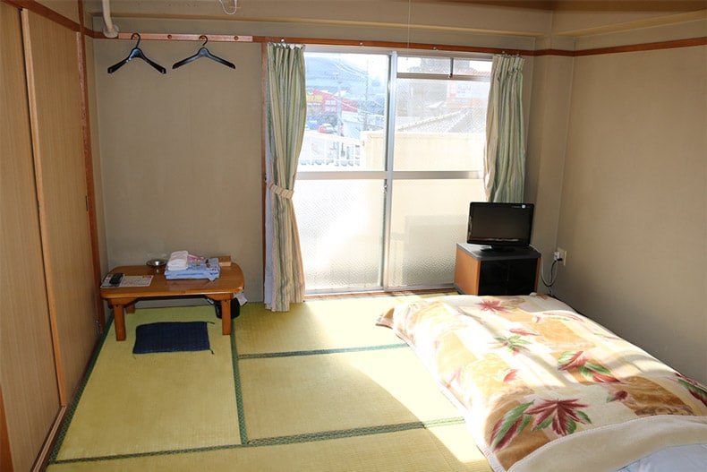 Japanese-style room
