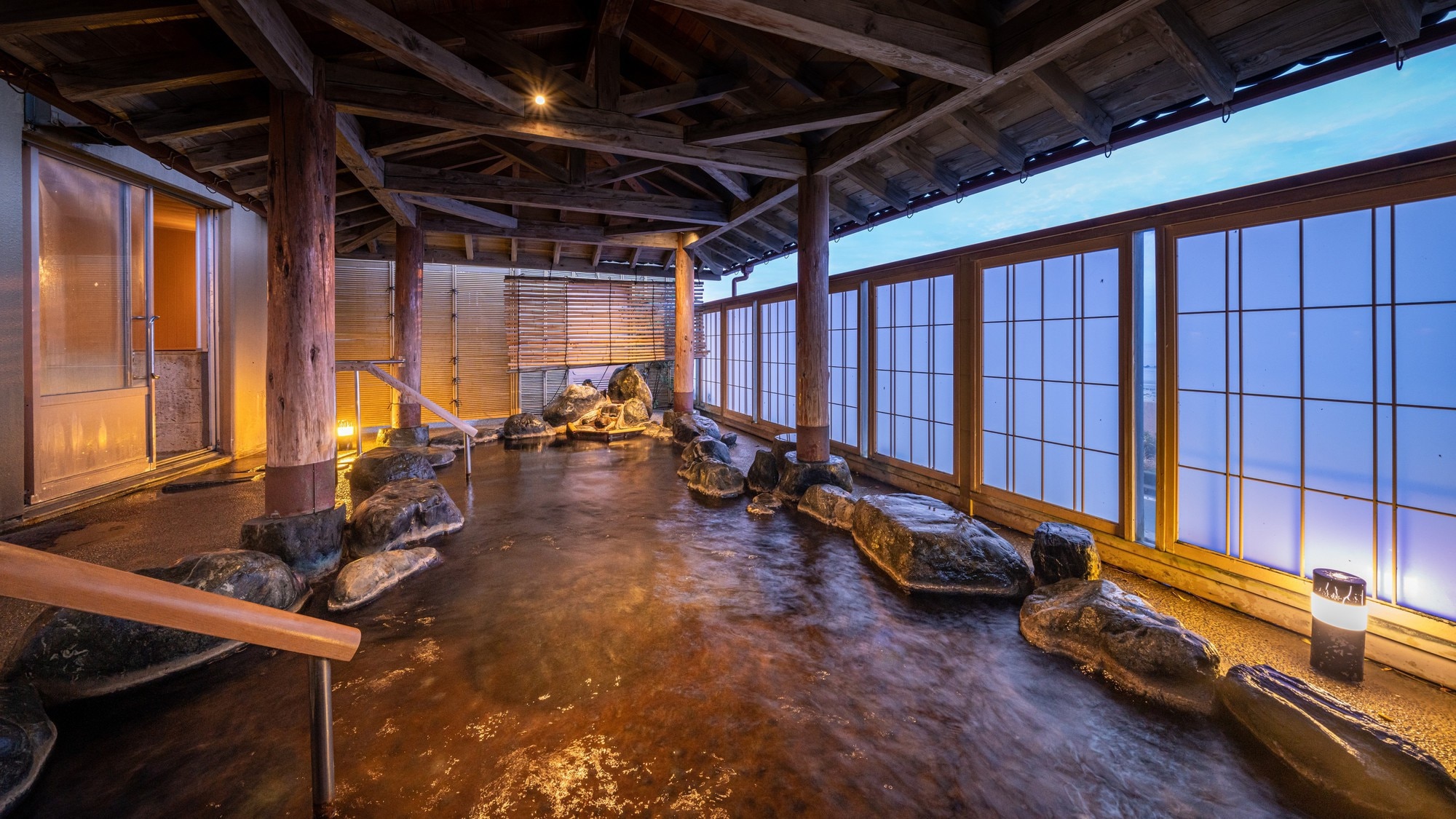■ 【天之原露天浴池】氯化钠、氯化钙泉质，能消除疲劳。