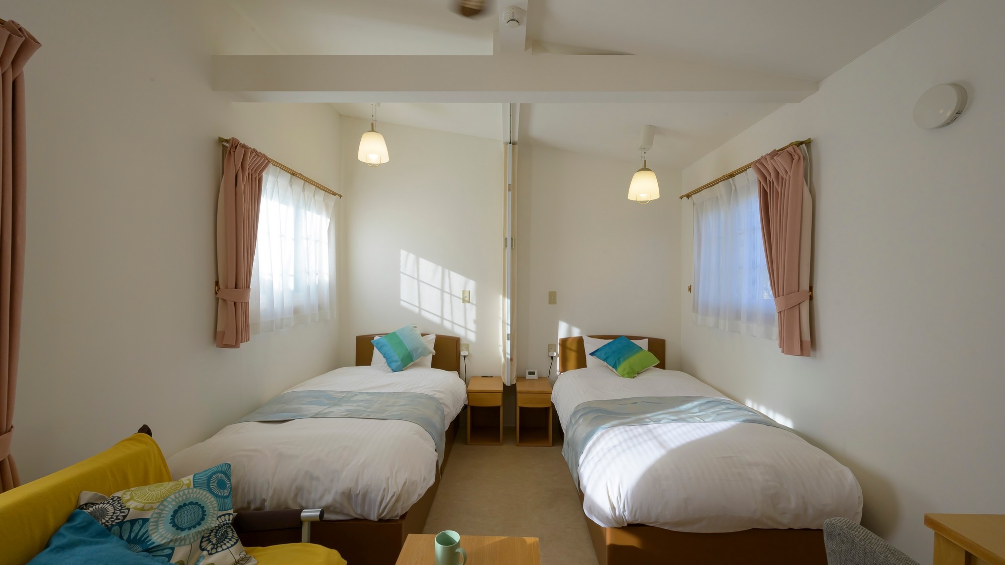 ☆The interior is based on white. It is an independent room so you can relax without worrying about the people around you. [Twin room]