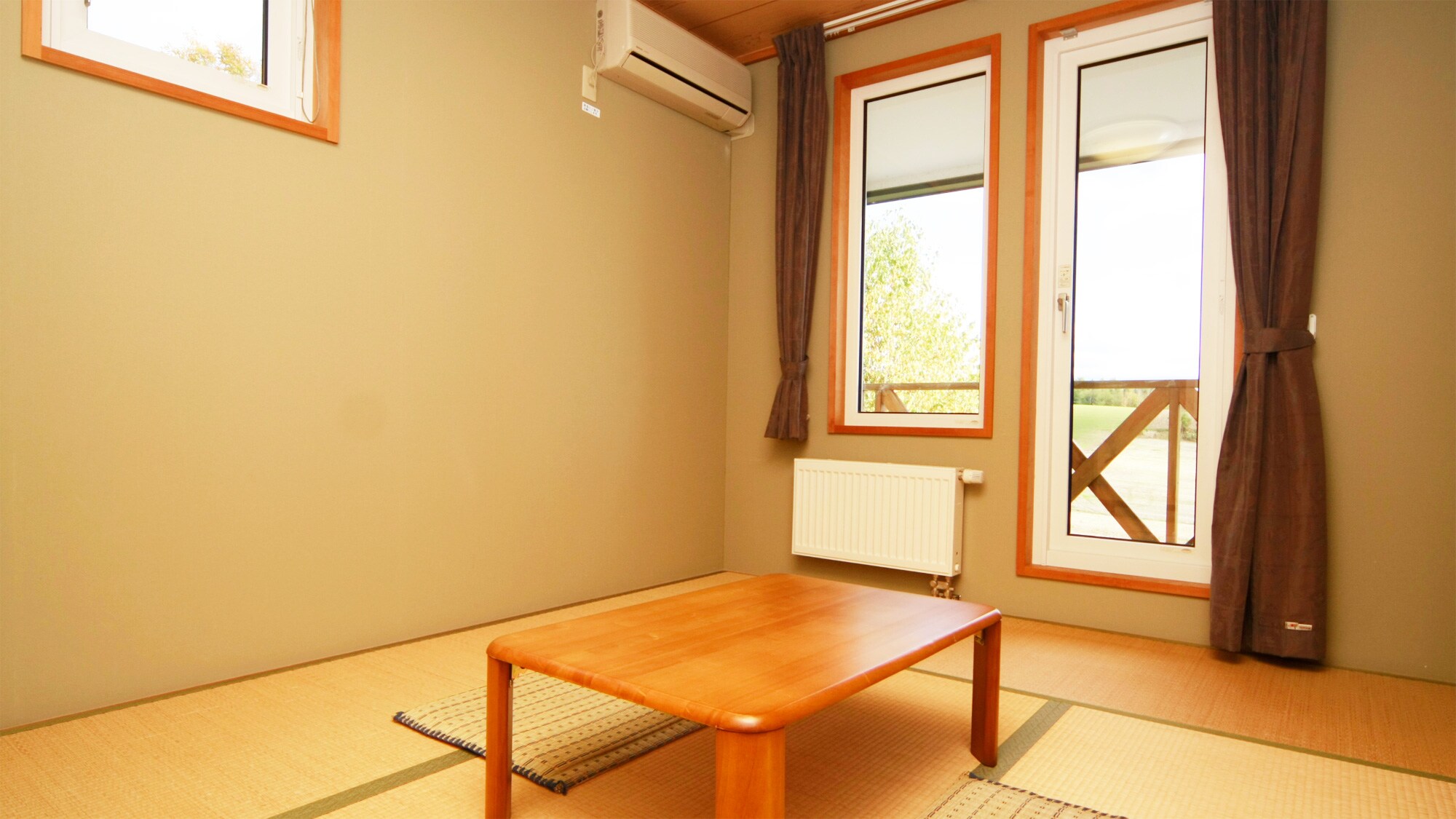 *[ด้านเนินเขาและภูเขาโทคาจิ] ห้องพักแบบญี่ปุ่นขนาด 6 เสื่อทาทามิ/ก้าวออกไปที่ระเบียงและเพลิดเพลินกับอากาศบริสุทธิ์และทัศนียภาพอันงดงามของฟุราโนะ