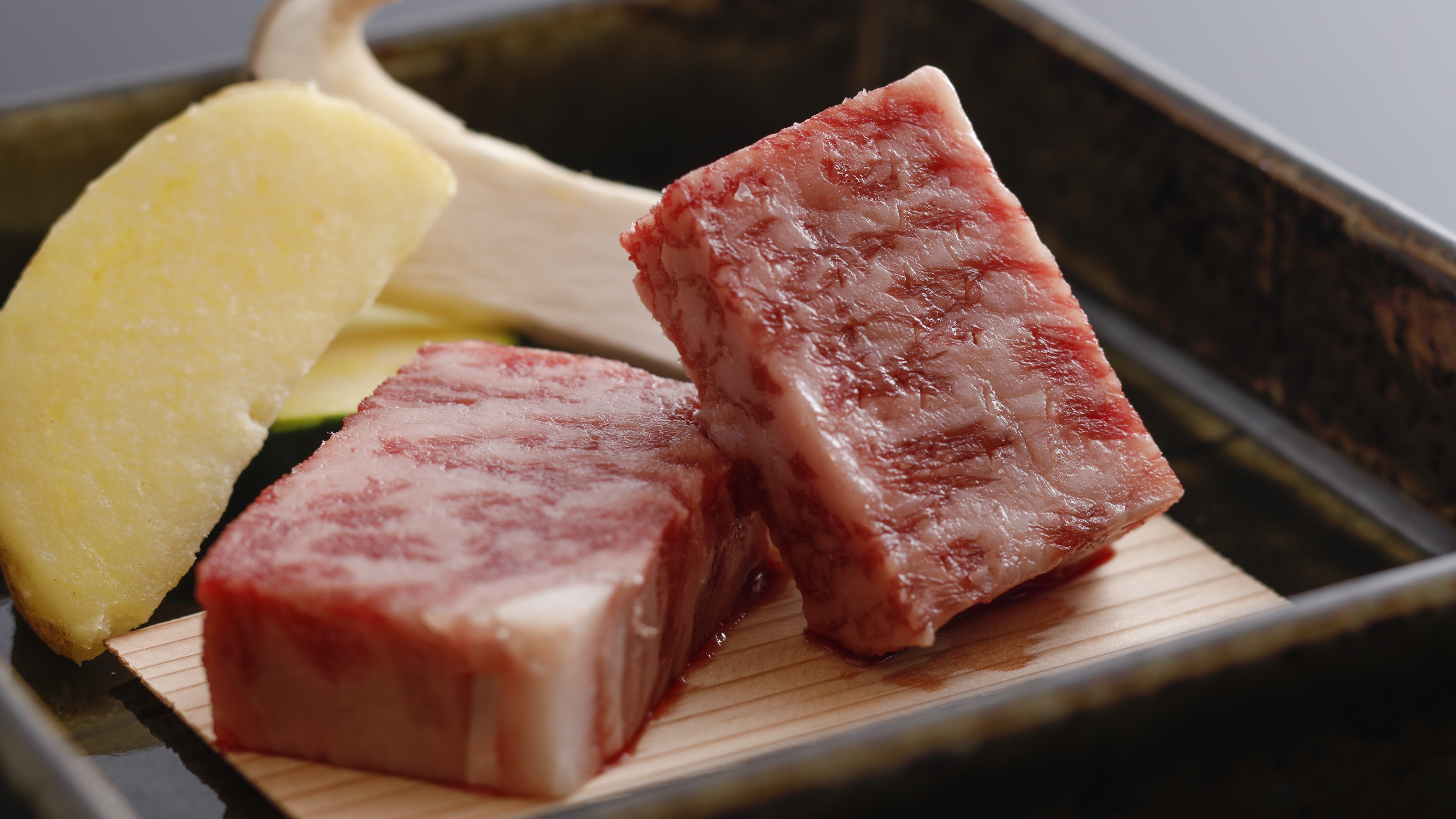 [Cooking] Savor the flavor of domestic beef steak. (One case)
