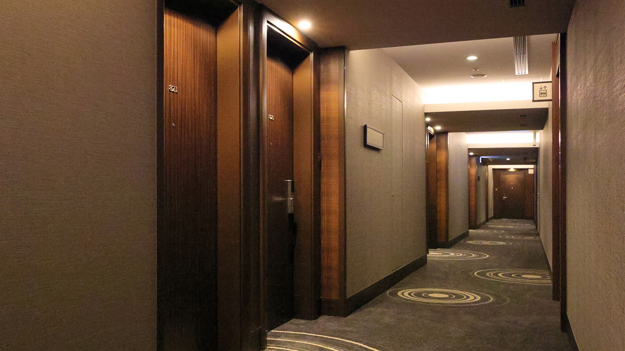■ Guest room corridor