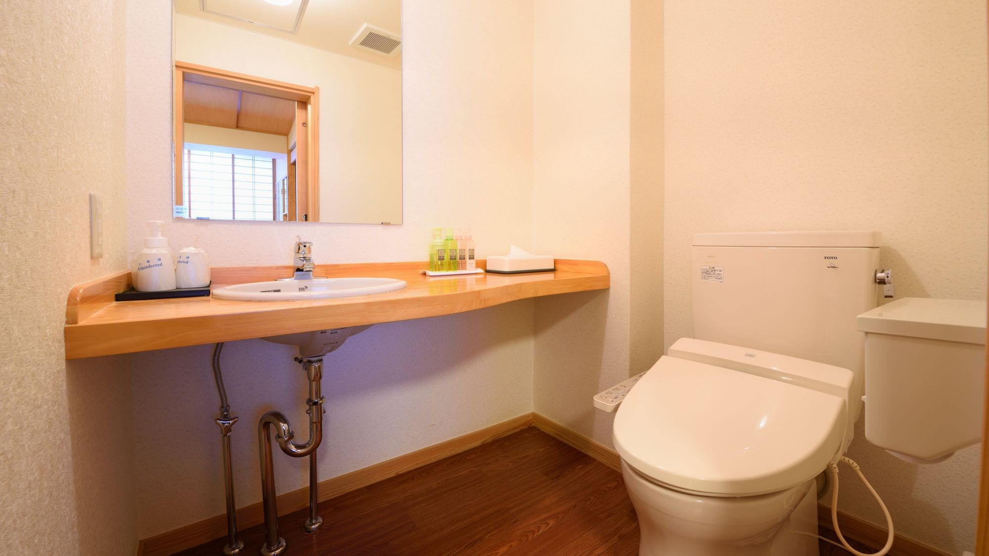 The modern Japanese-style rooms and Western-style twin rooms also have renovated bathrooms. *The shape differs depending on the room.