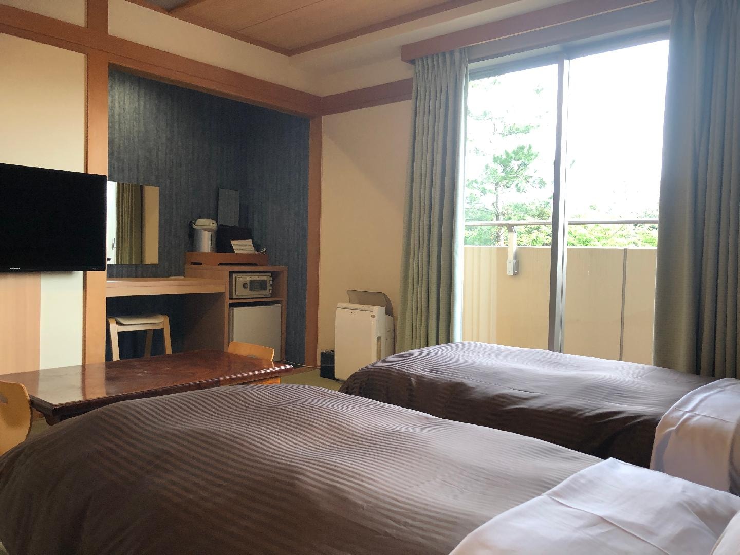Japanese-style twin room (example)