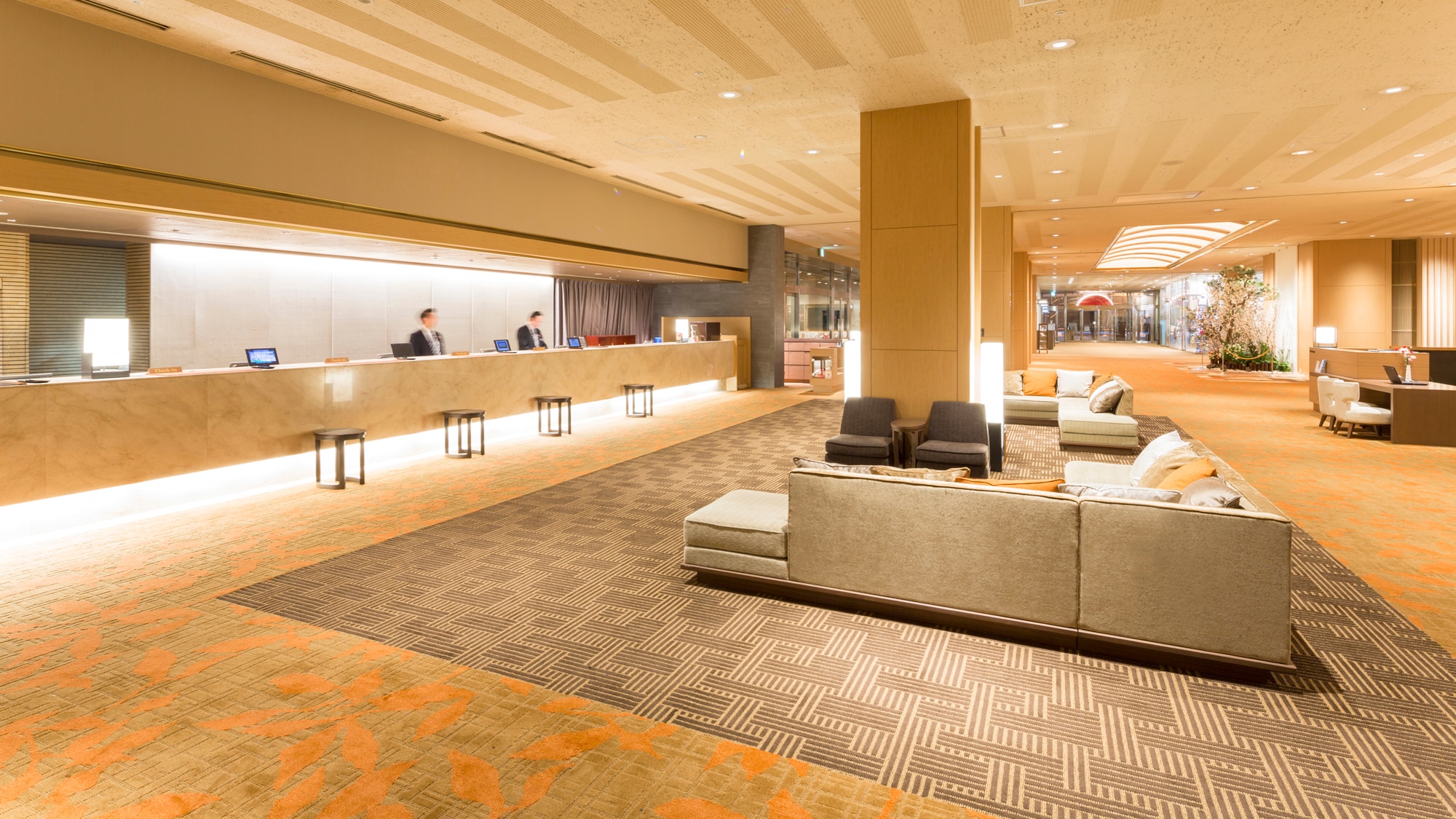 Experience the warmth and coziness in the lobby on the 1st floor ♪