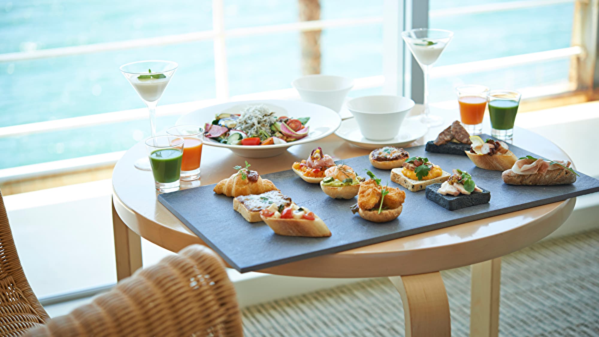 Room service breakfast connecting the seaside and the island "Traveling Awaji"