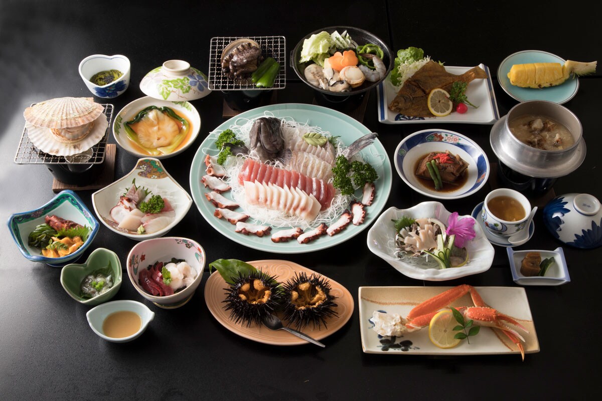 We are proud of our seafood dishes. Please enjoy the bounty of the sea to your heart's content.