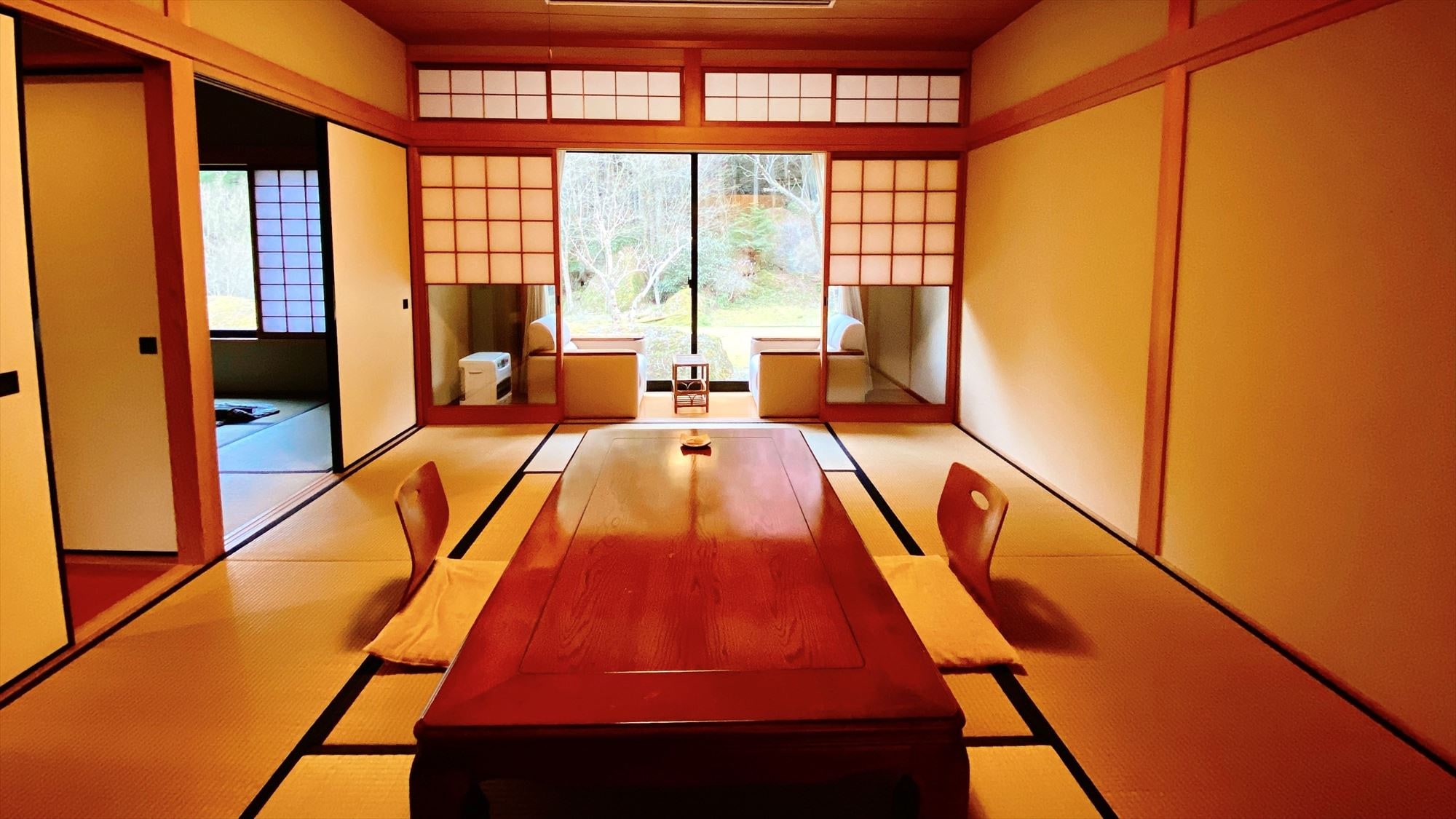 ◆ [Japanese-style room 2 rooms | Capacity 4 people] With a private garden overlooking Yabakei