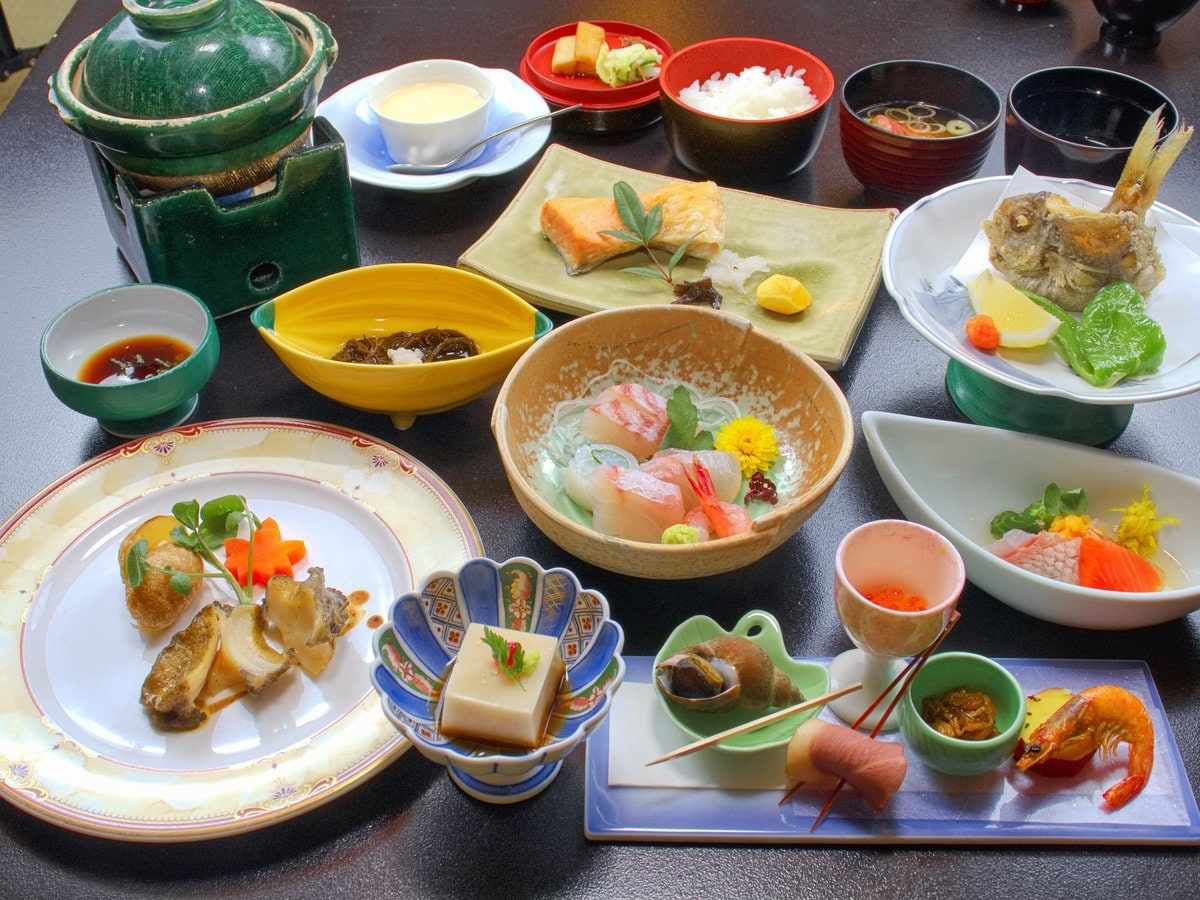 お夕食一例/新潟の海の幸を中心とした“京風会席料理”をご堪能下さい。