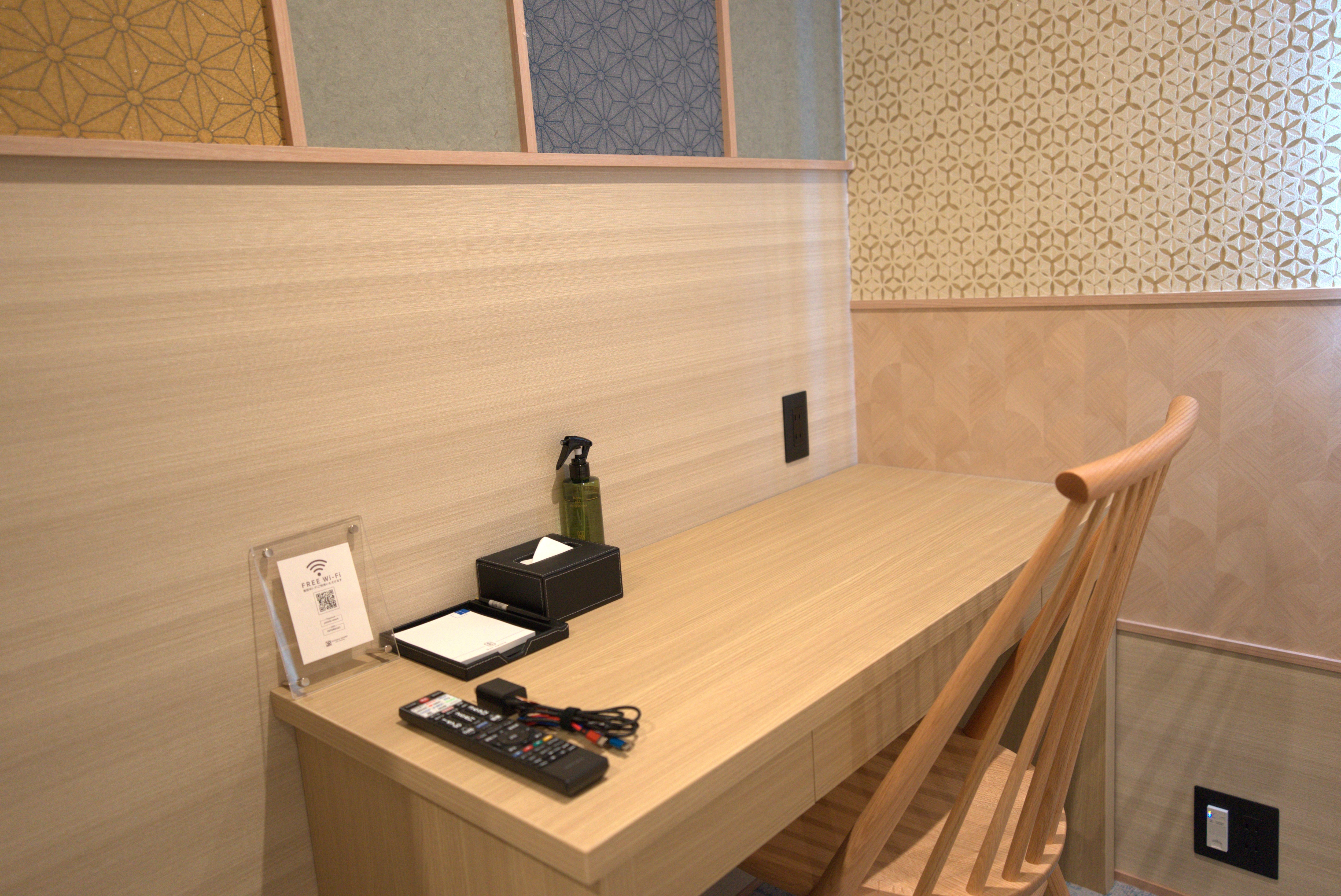 Four-person room, 33 square meters, desk