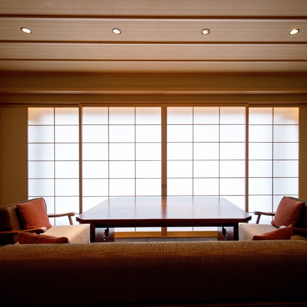Kamar tamu_Kinsen Ginsen Ruang tamu dengan ruang tamu terbuka