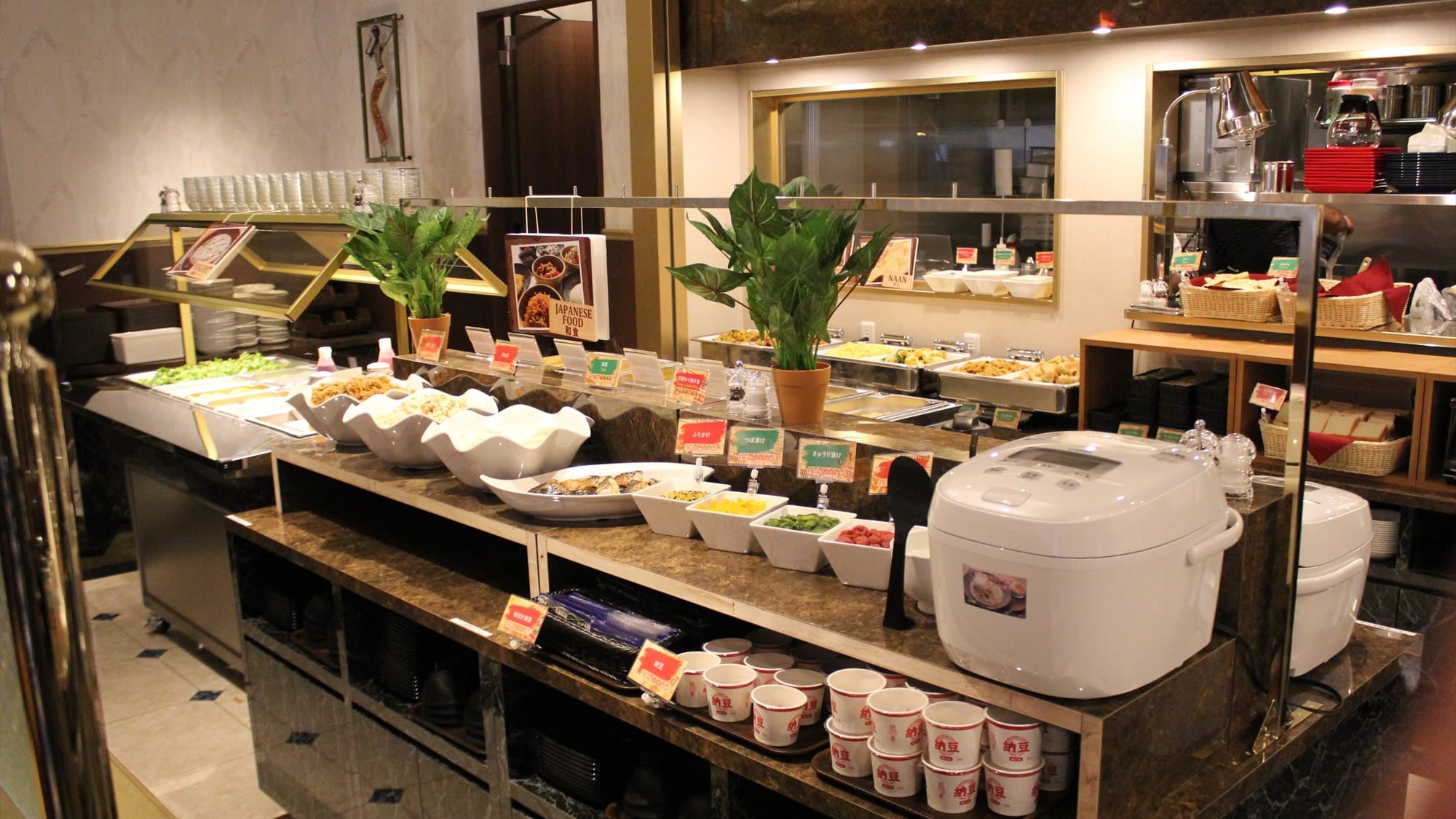 Enjoy a buffet at the authentic Indian restaurant "GANGA."