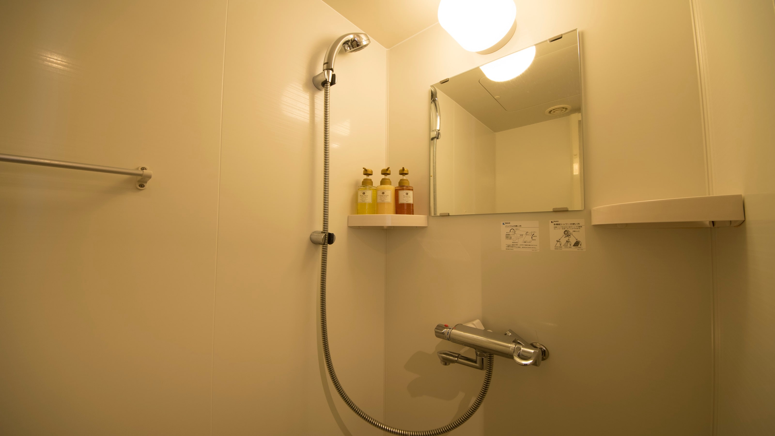 ■ Shower room (single / double room)