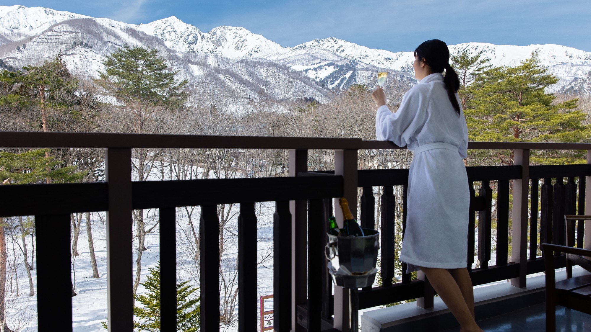 ■ Winter Shirouma Sanzan from the top floor Alps side