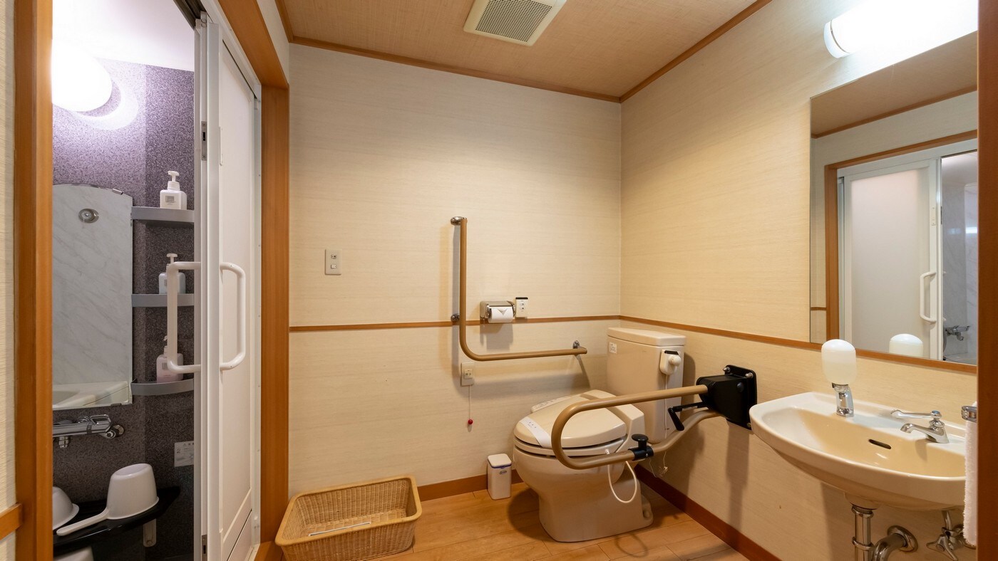 [Barrier-free two-room Japanese-Western style room] Spacious layout of the restroom and bathroom