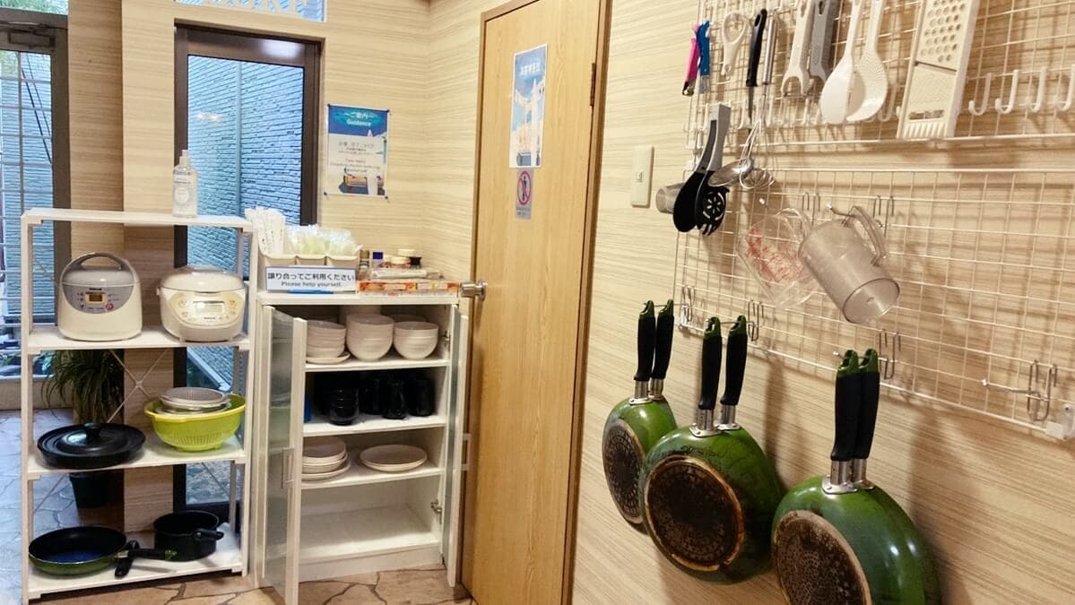 1F common area (kitchen utensils)