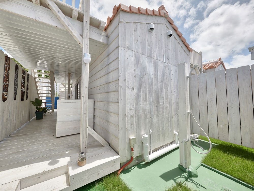 A-type outdoor shower