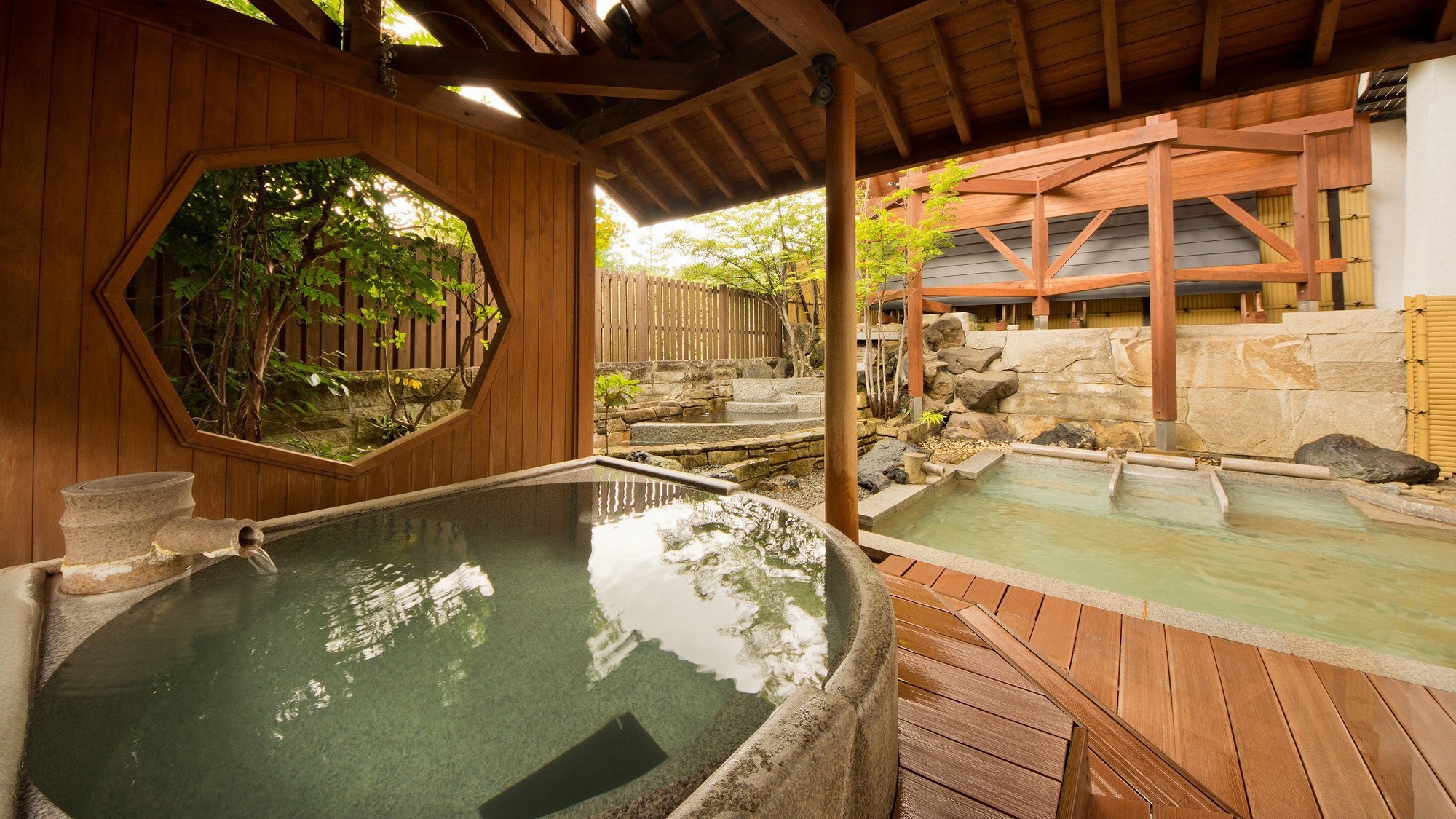 Enjoy the Yubatake source at the Kusatsu Onsen Hotel Village "Open-air Bath".