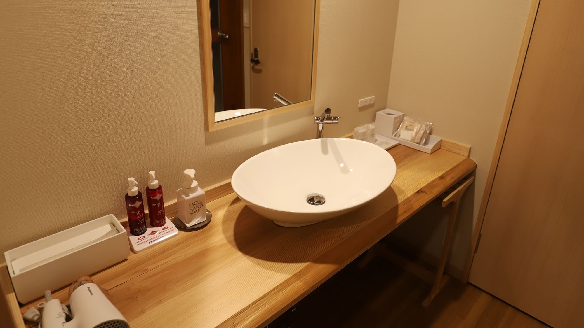 7th floor Japanese-Western style washroom