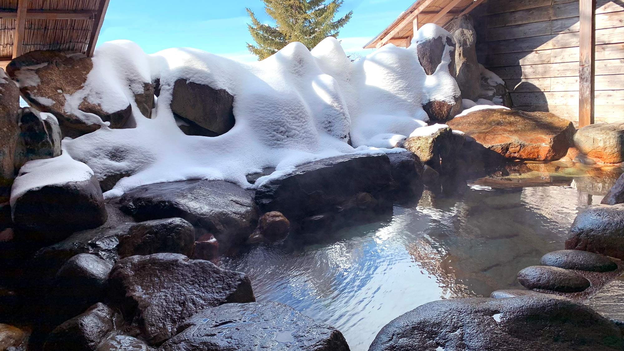 ・冬天在雪見溫泉泡露天浴