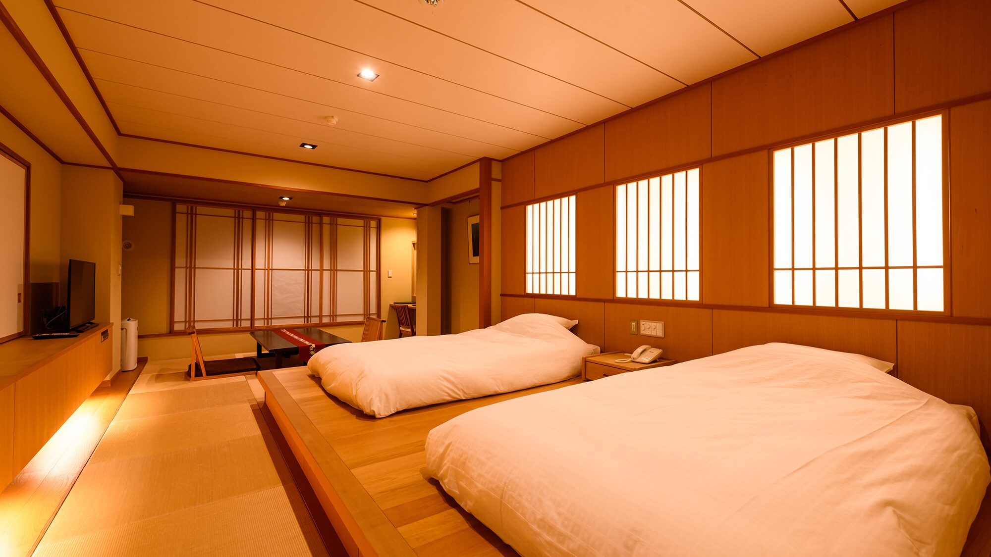 Semi-suite Japanese and Western room [equivalent to 17 tatami mats for non-smoking]