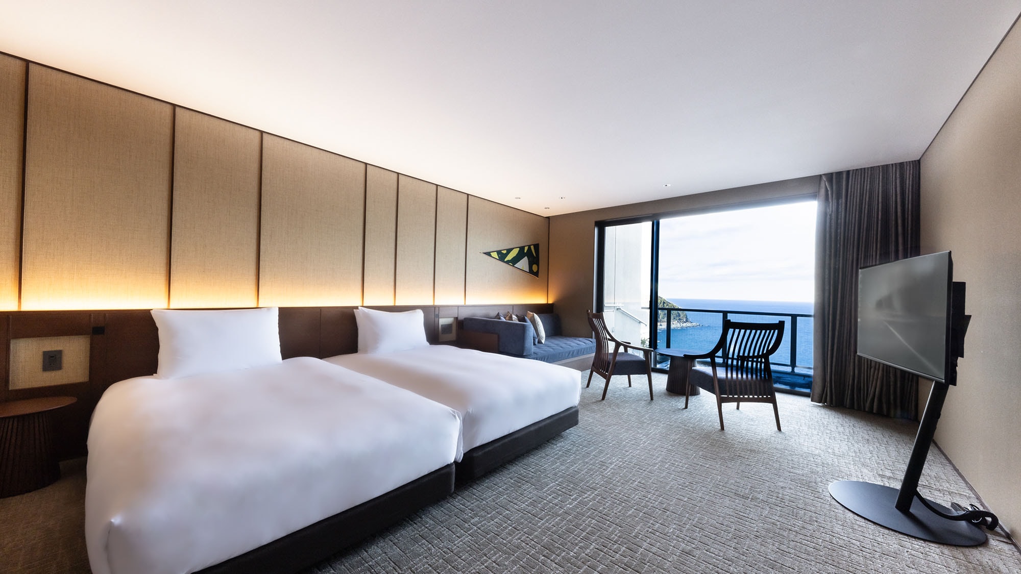 [Lounge Suite] Includes open-air hot spring bath with ocean view and sauna.