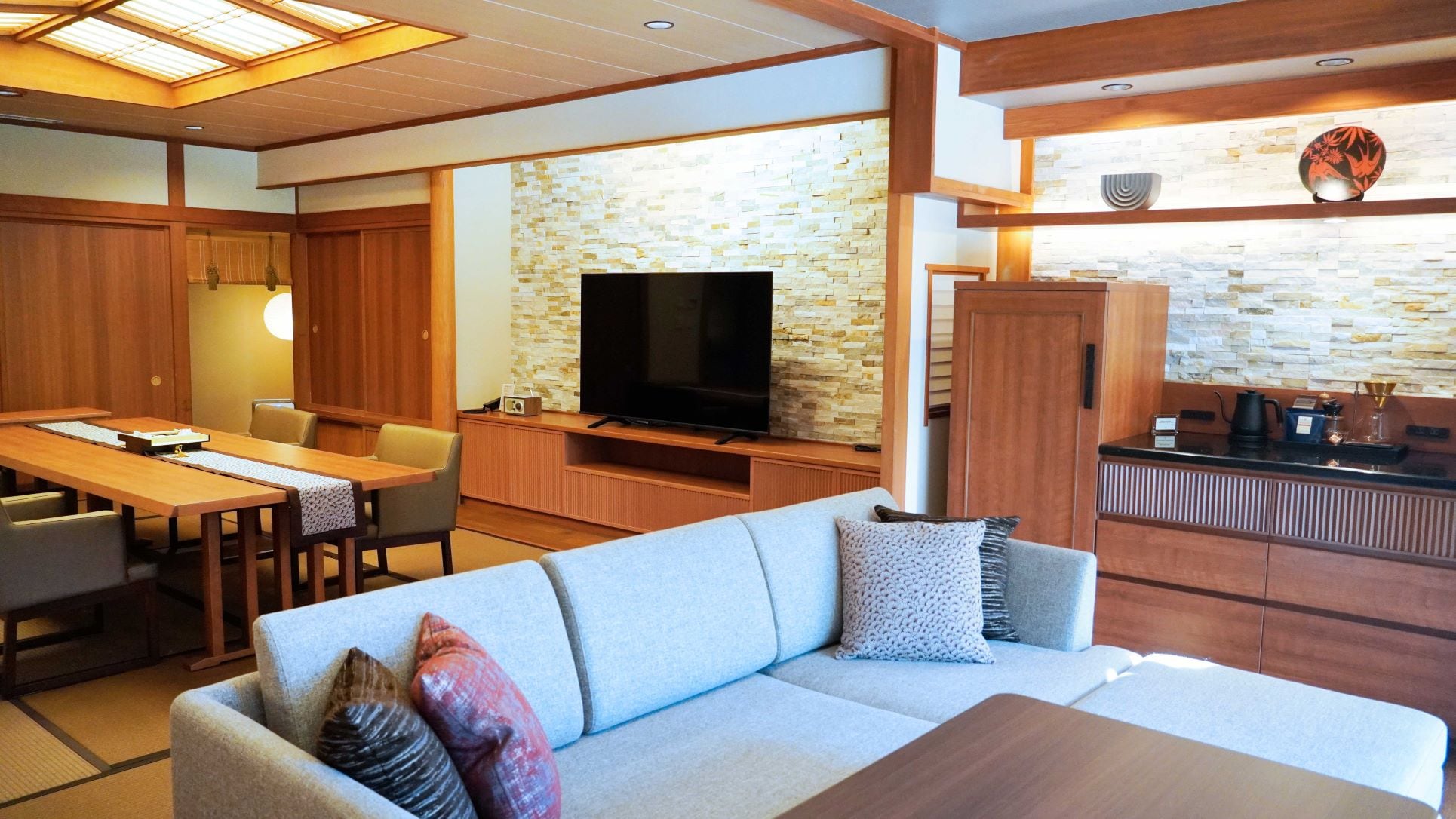 Premium Suite with Open-Air Bath, Living Room