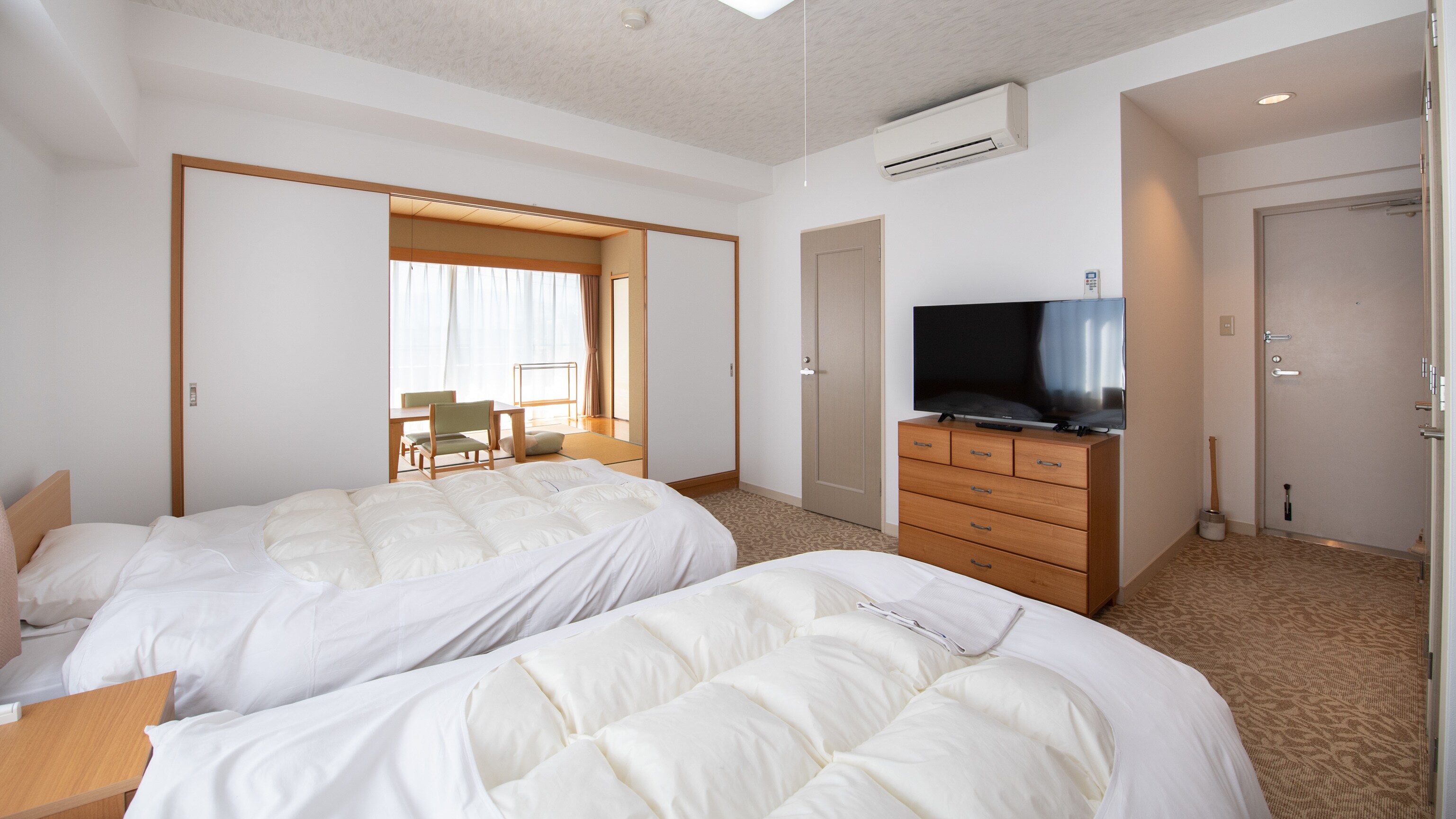 [Non-smoking] Japanese-Western room for 1-4 people