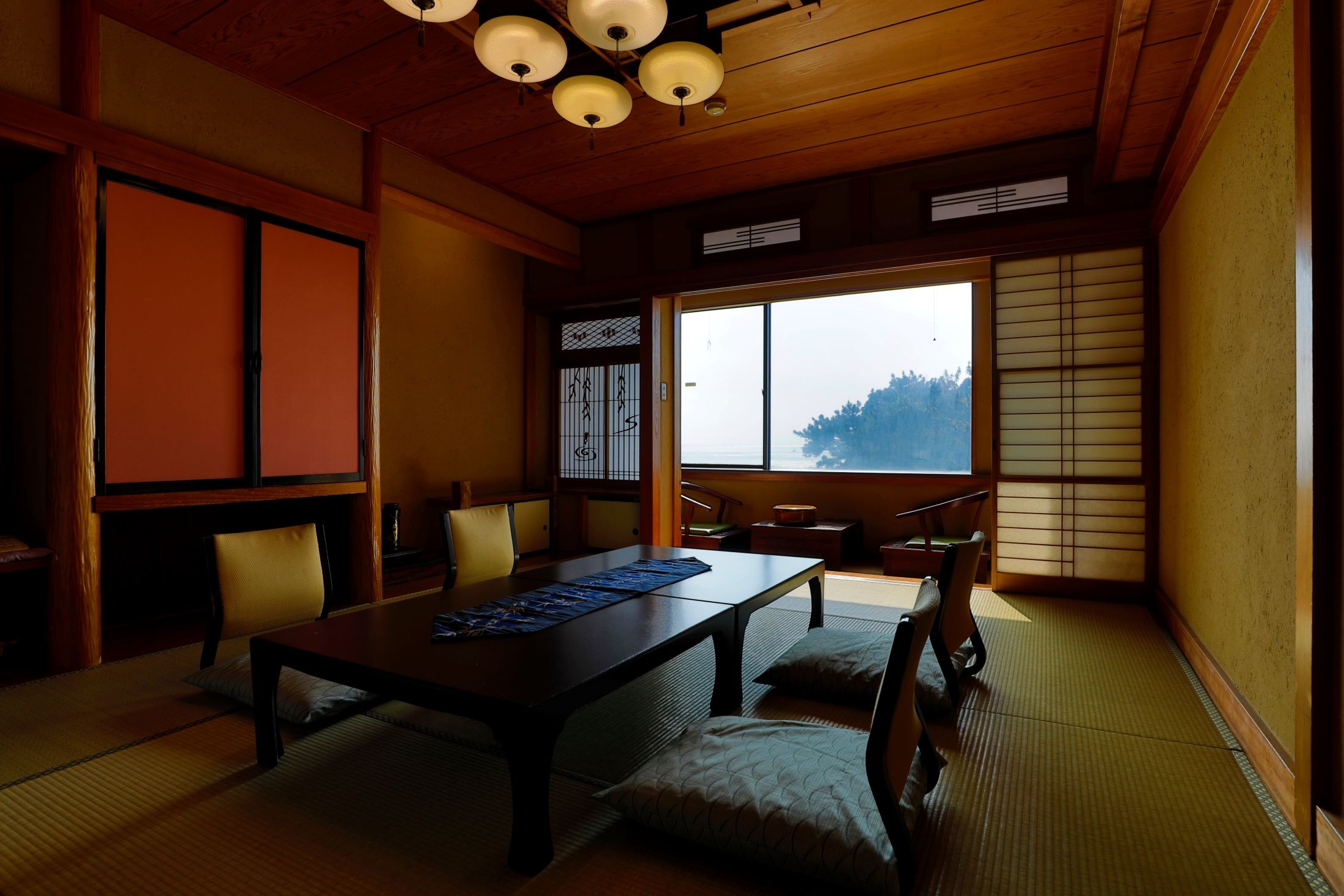 Standard Japanese-style room | 10 or 12 tatami mats. Excellent views of the ocean and Sanshiro Island.