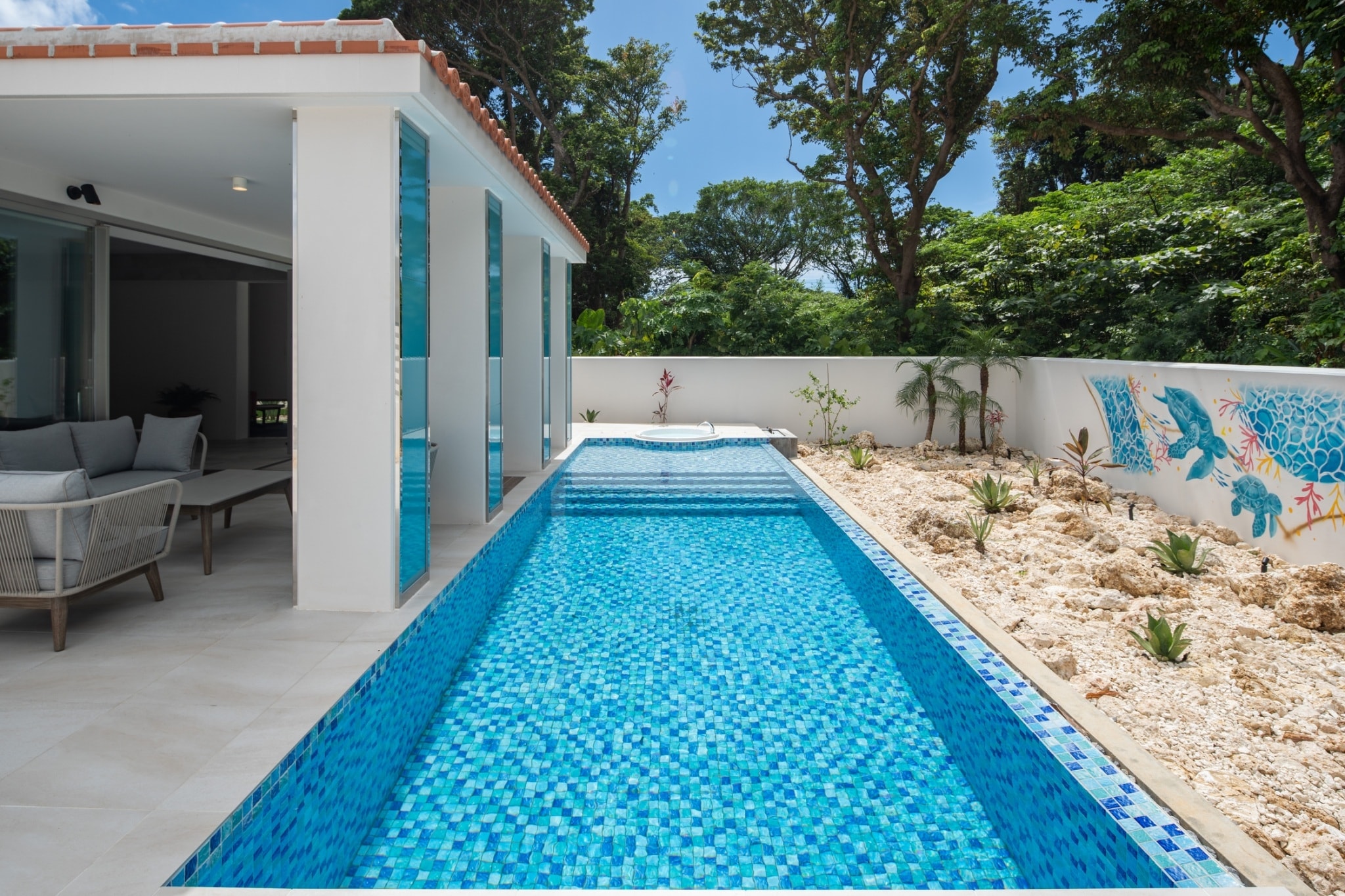 Kolam Renang Siang Hari