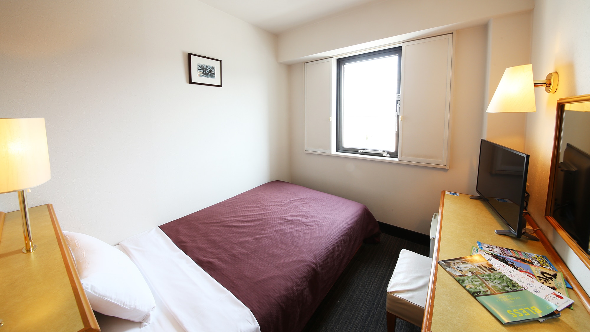 [Semi-double] Equipped with a smart TV, you can enjoy plenty of time in your room!