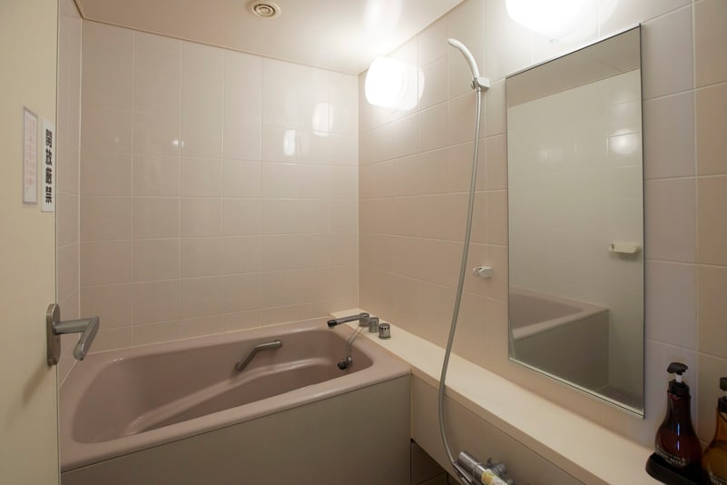 Guest room bathroom example