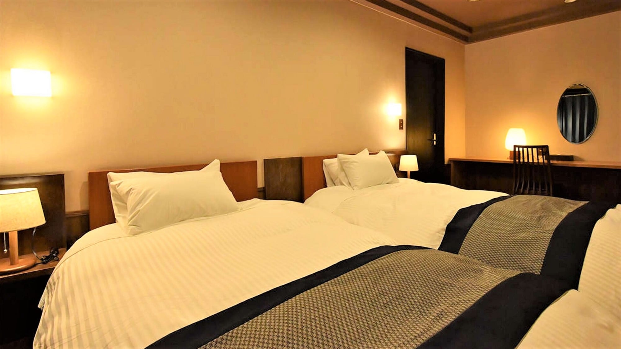 * [Japanese-Western style room with living room] Japanese-style room 10 tatami mats + Western-style room twin ◆ Example with shower