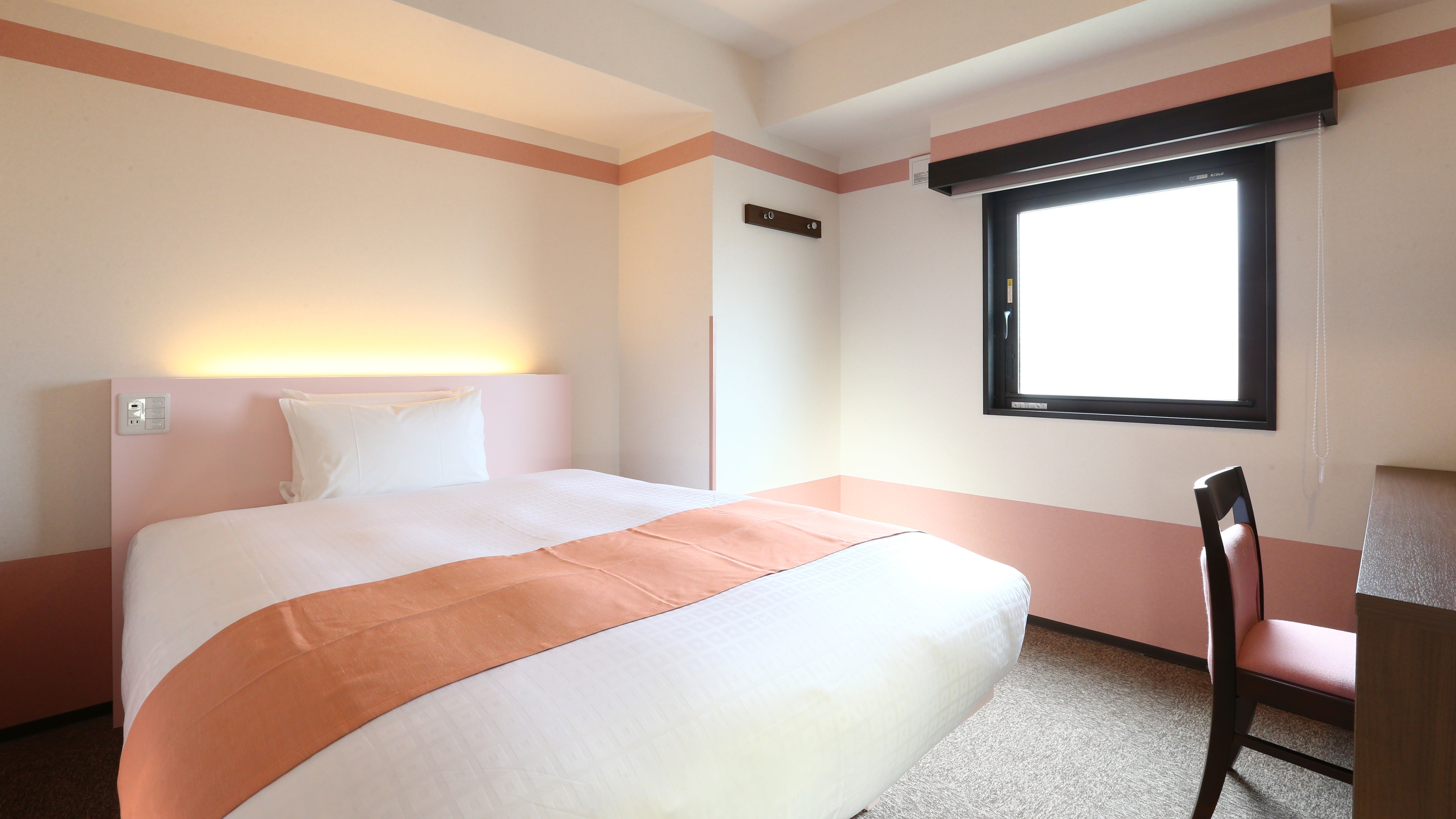 [ห้องพักทุกห้องเป็นห้องปลอดบุหรี่] เตียงคู่ (ภาพ)