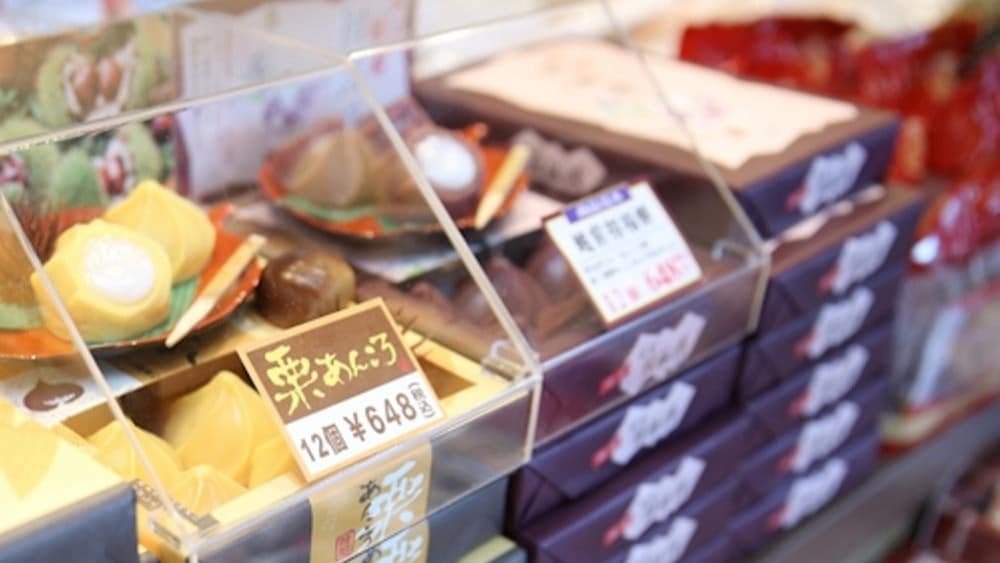 [Shop] Souvenir corner. A wide variety of items are available.