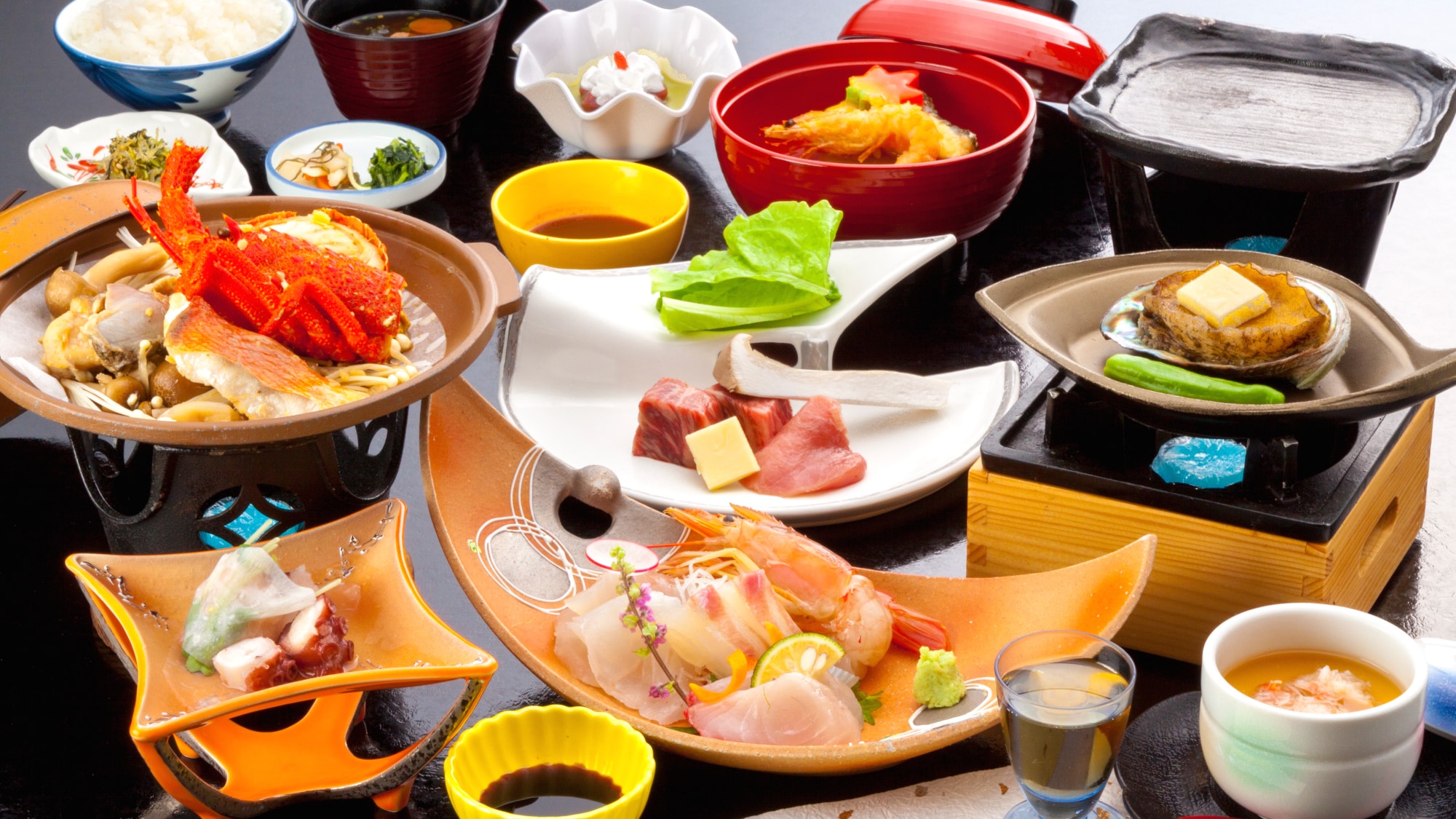 “Hanagatami Gozen” 使用廚師精心挑選的時令食材烹製的特別懷石懷石料理，採用日本料理，充分利用食材。