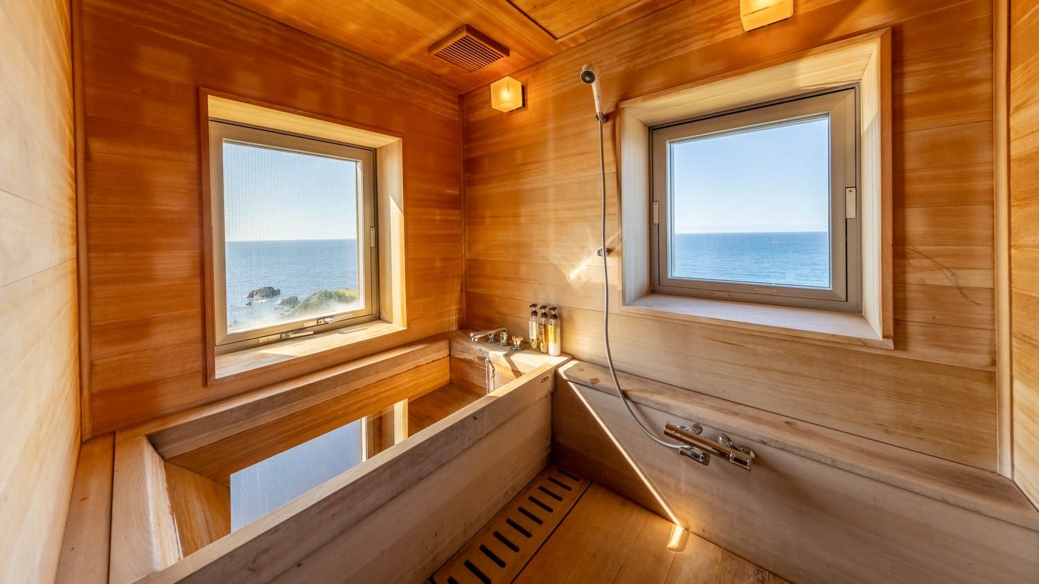 [Living Suite ชั้นบนสุด] อ่างอาบน้ำ Cypress