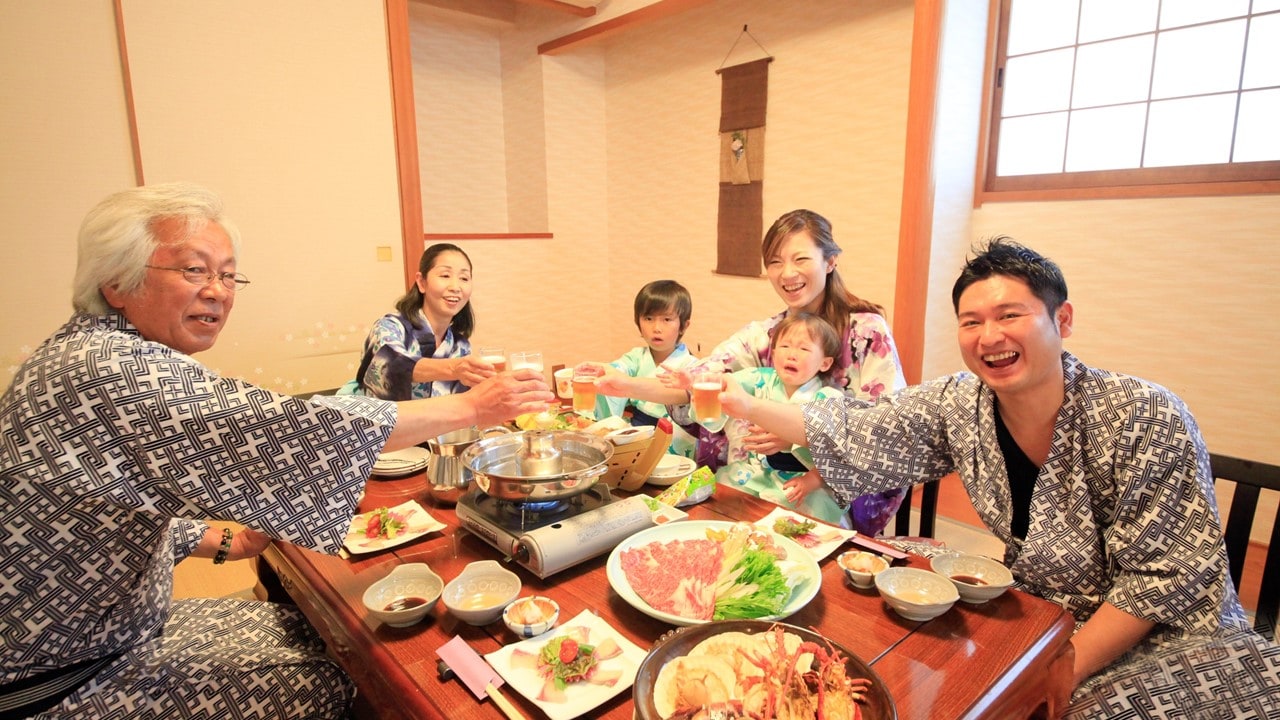 如果您是與家人或團體一起出行，請在房間內用餐。