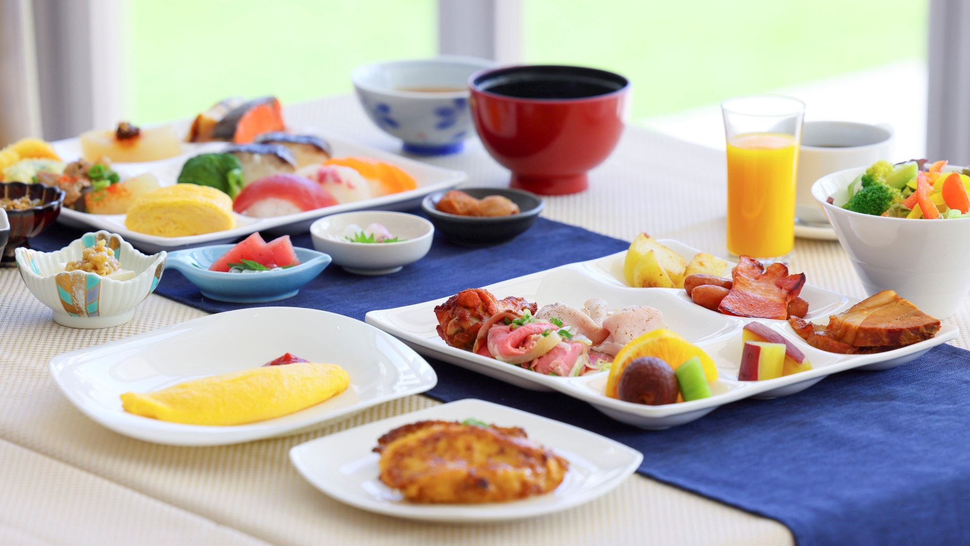 [Breakfast] A breakfast buffet featuring local fish, vegetables, and Wakayama's local cuisine