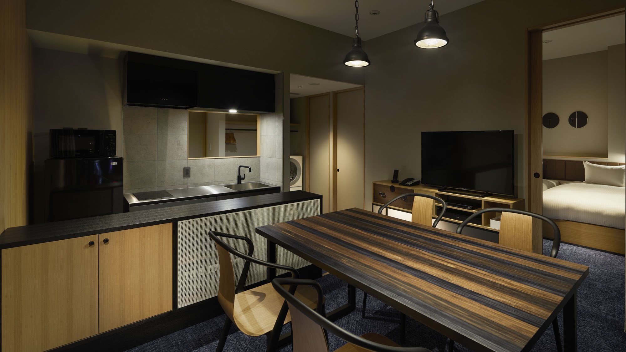 ◆Mercury Suite｜Equipped with a kitchen, microwave oven, refrigerator, and washing machine.