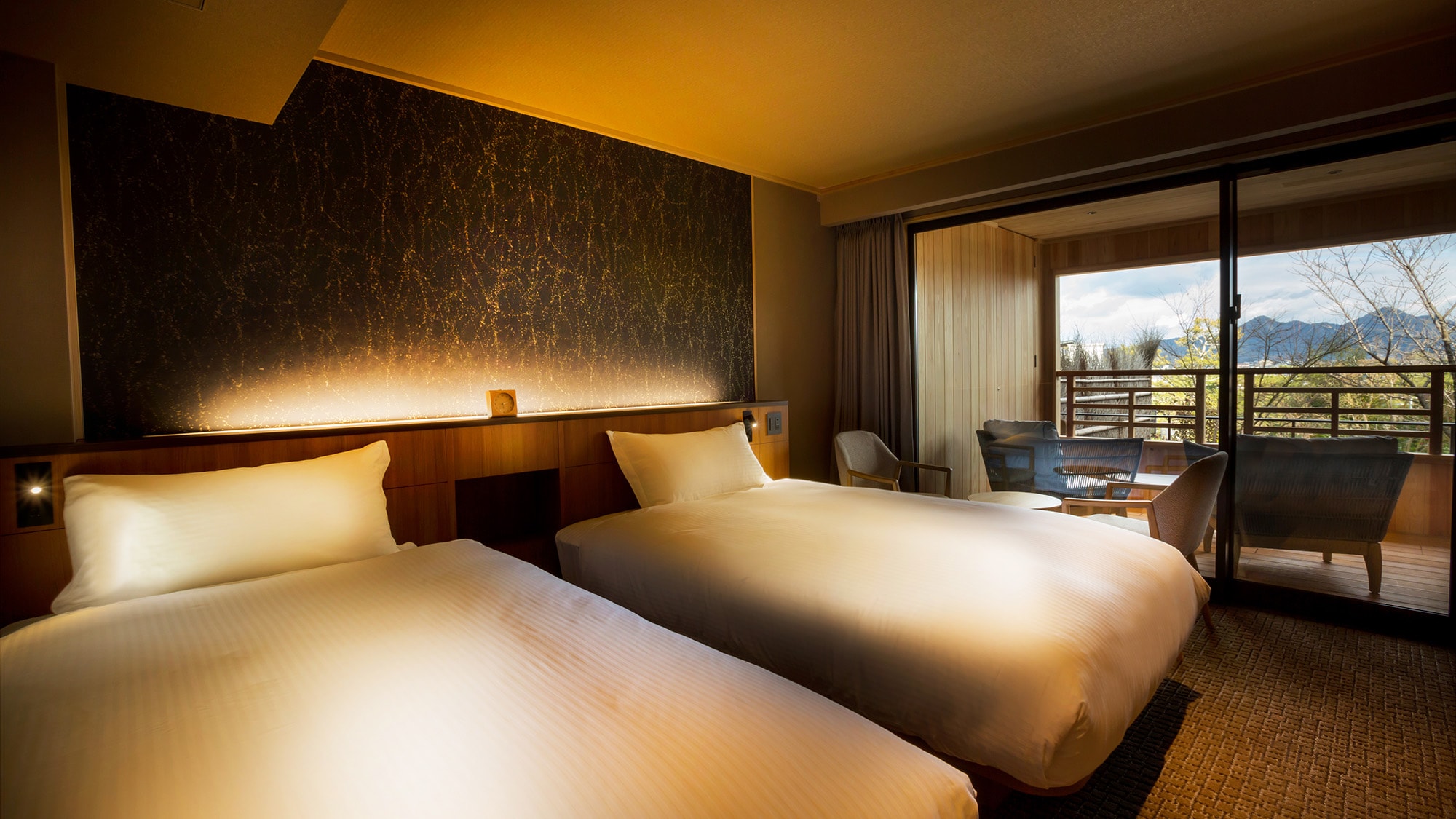 [Sansuikaku/Japanese-Western room E with private open-air bath] A spacious and relaxing living space that combines Japanese and Western styles