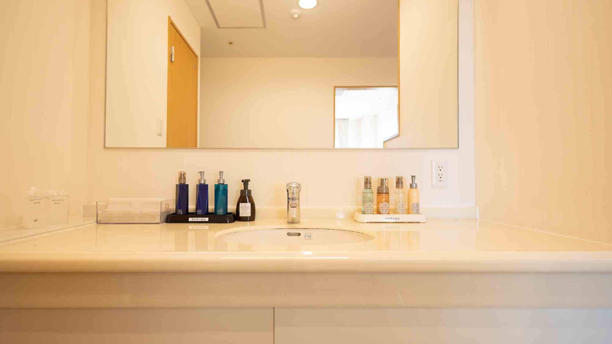 [Main building] Twin with washbasin