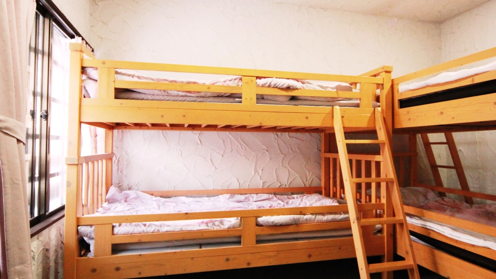 Guest room: bunk beds