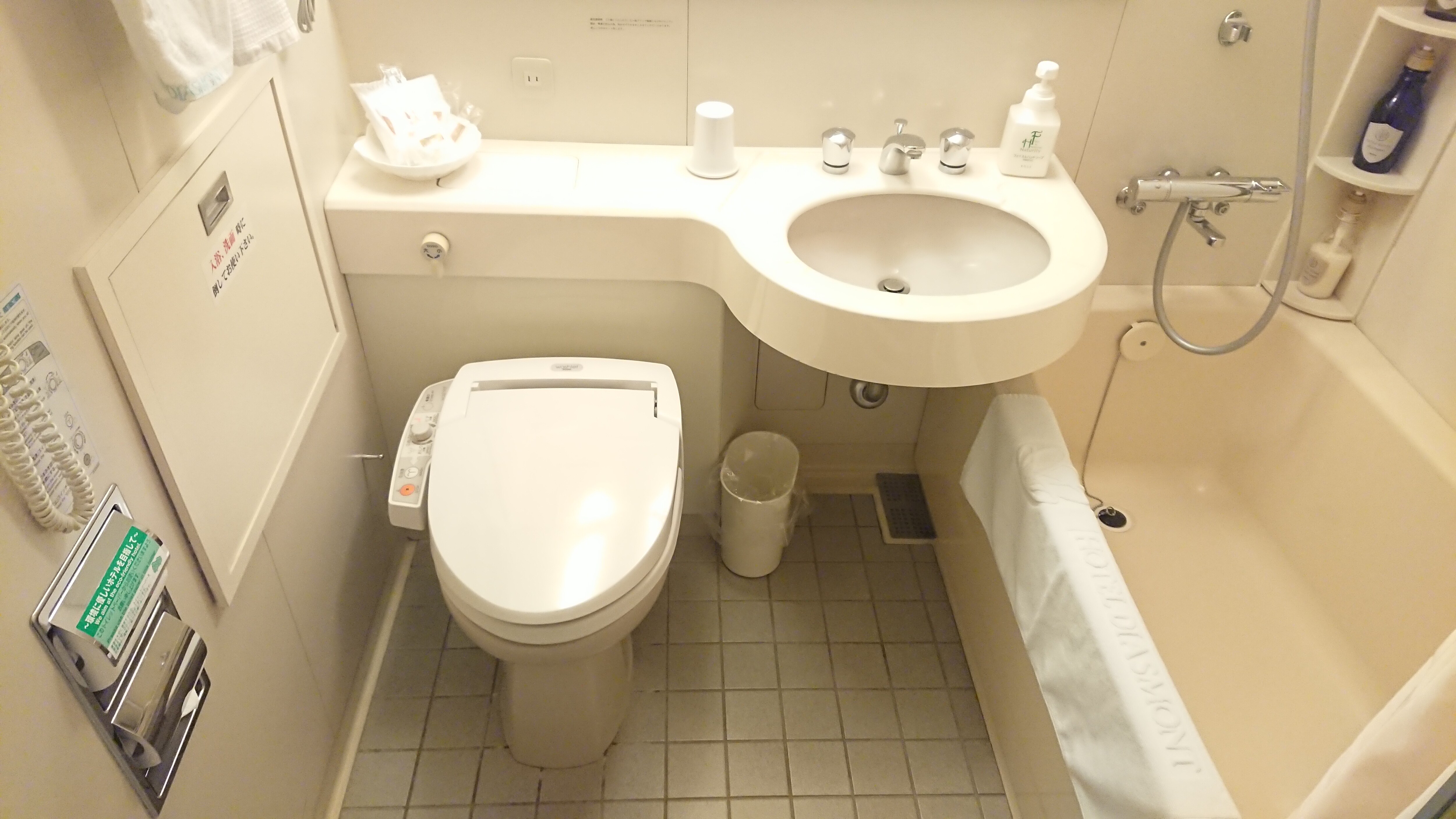 Single room (semi-double room) bathroom
