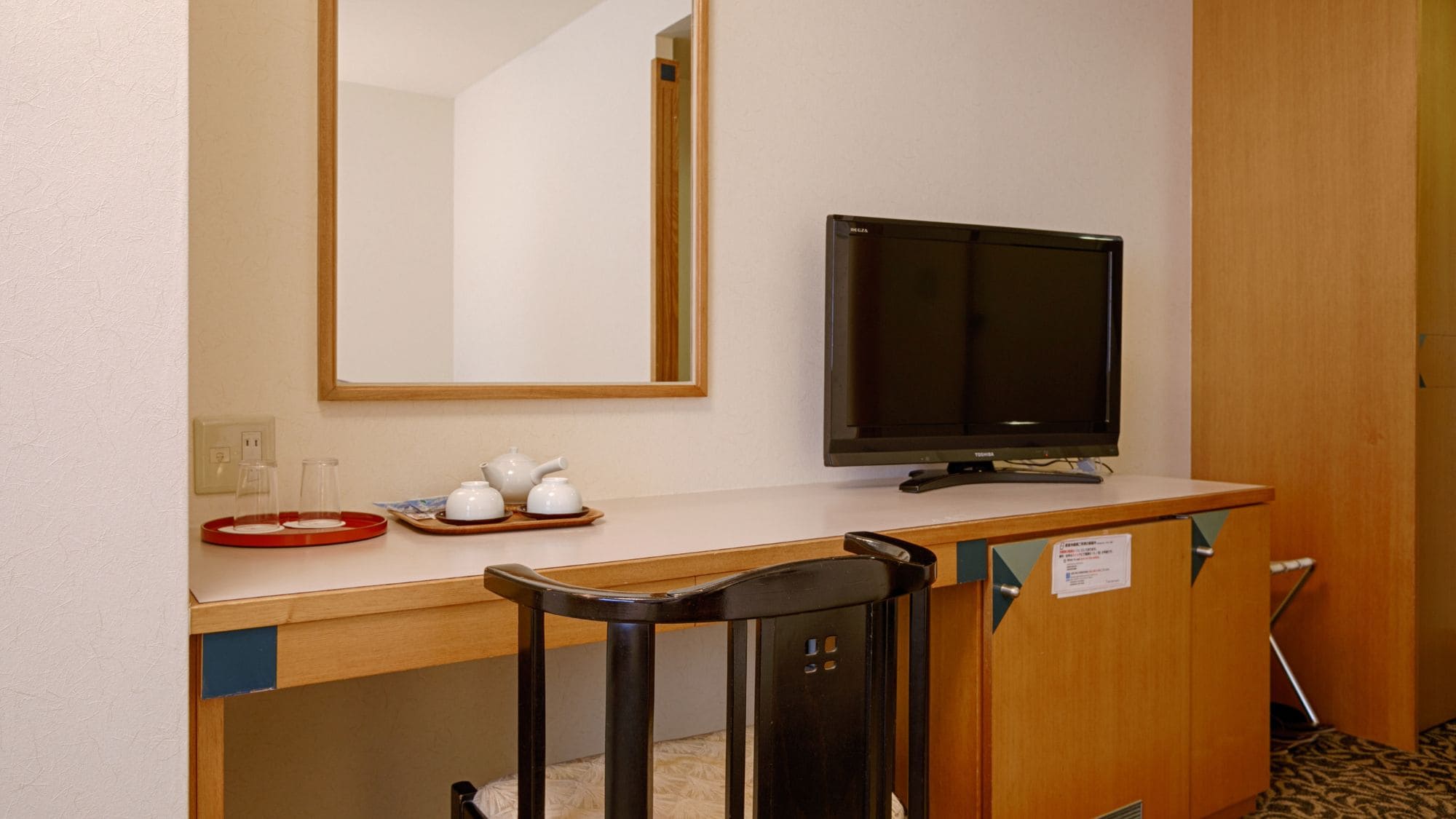 ◆ Phòng đôi tiêu chuẩn kiểu phương Tây | Bàn làm việc tiện lợi